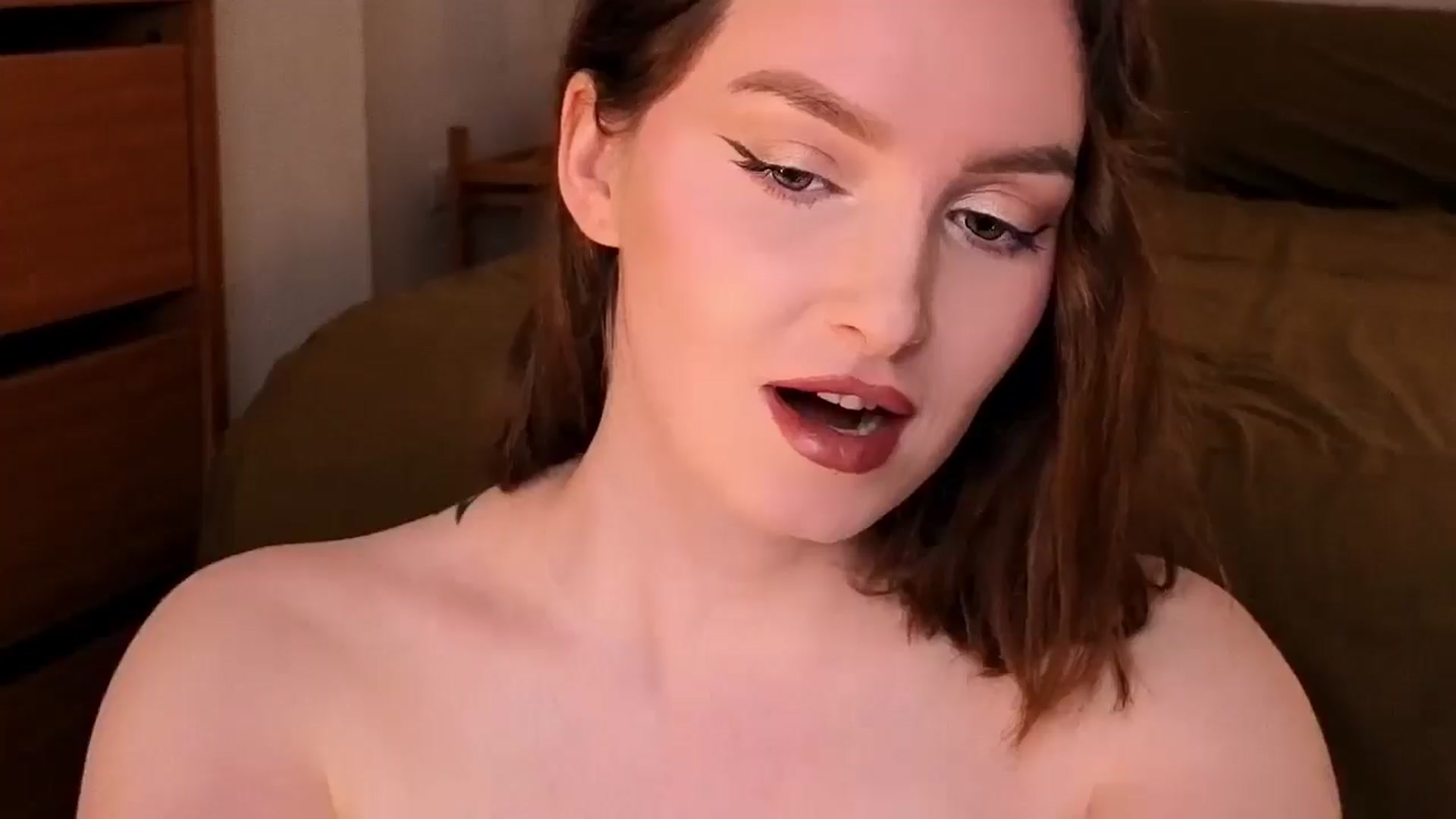 Gallery image thumbnail from Red_Lips_Girl's myfreecams stream on, 01/18/2026, 01:53 image 9 of 20