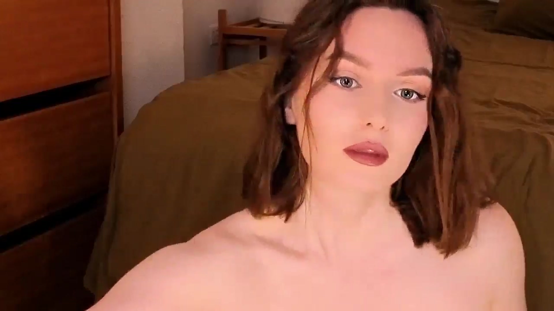 Gallery image thumbnail from Red_Lips_Girl's myfreecams stream on, 01/18/2026, 01:53 image 10 of 20