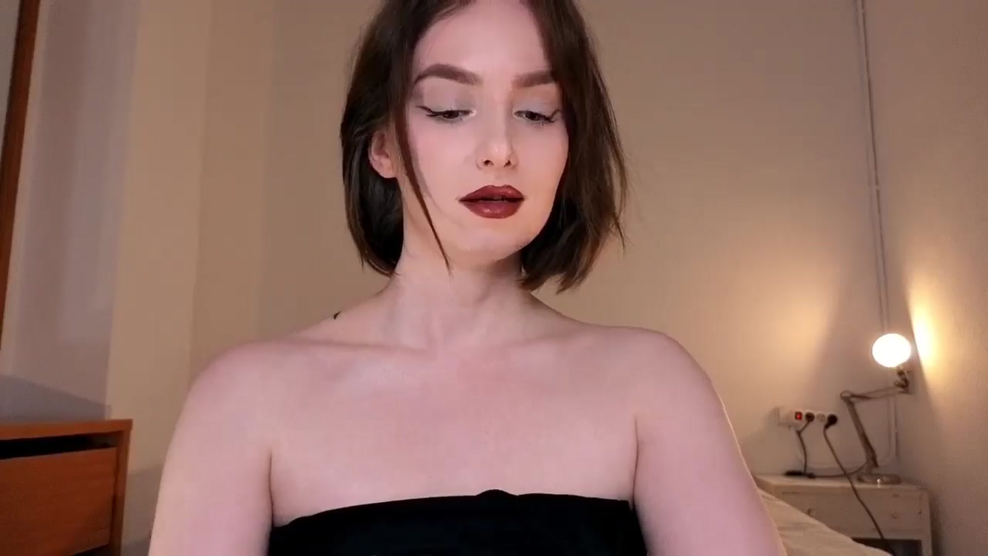 Gallery image thumbnail from Red_Lips_Girl's myfreecams stream on, 02/02/2026, 21:56 image 15 of 20