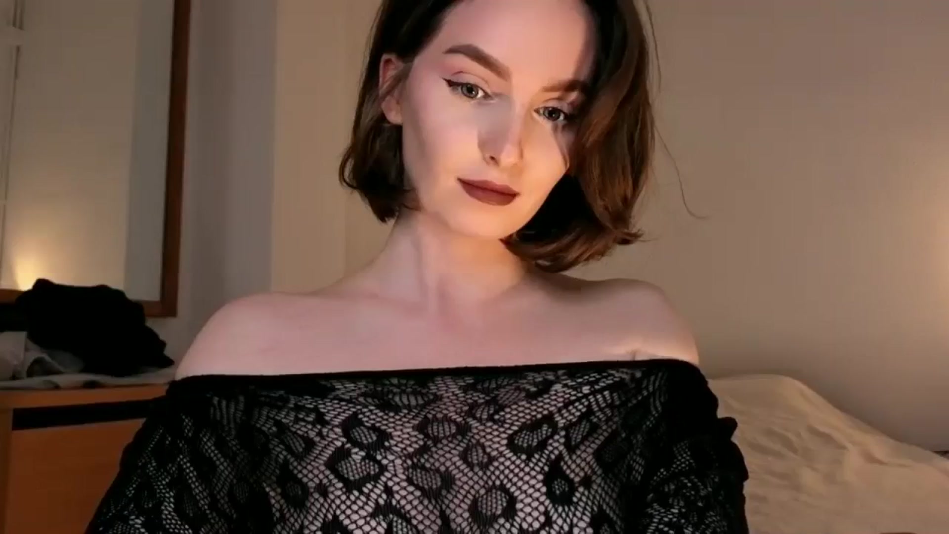 Gallery image thumbnail from Red_Lips_Girl's myfreecams stream on, 02/13/2026, 18:51 image 10 of 20