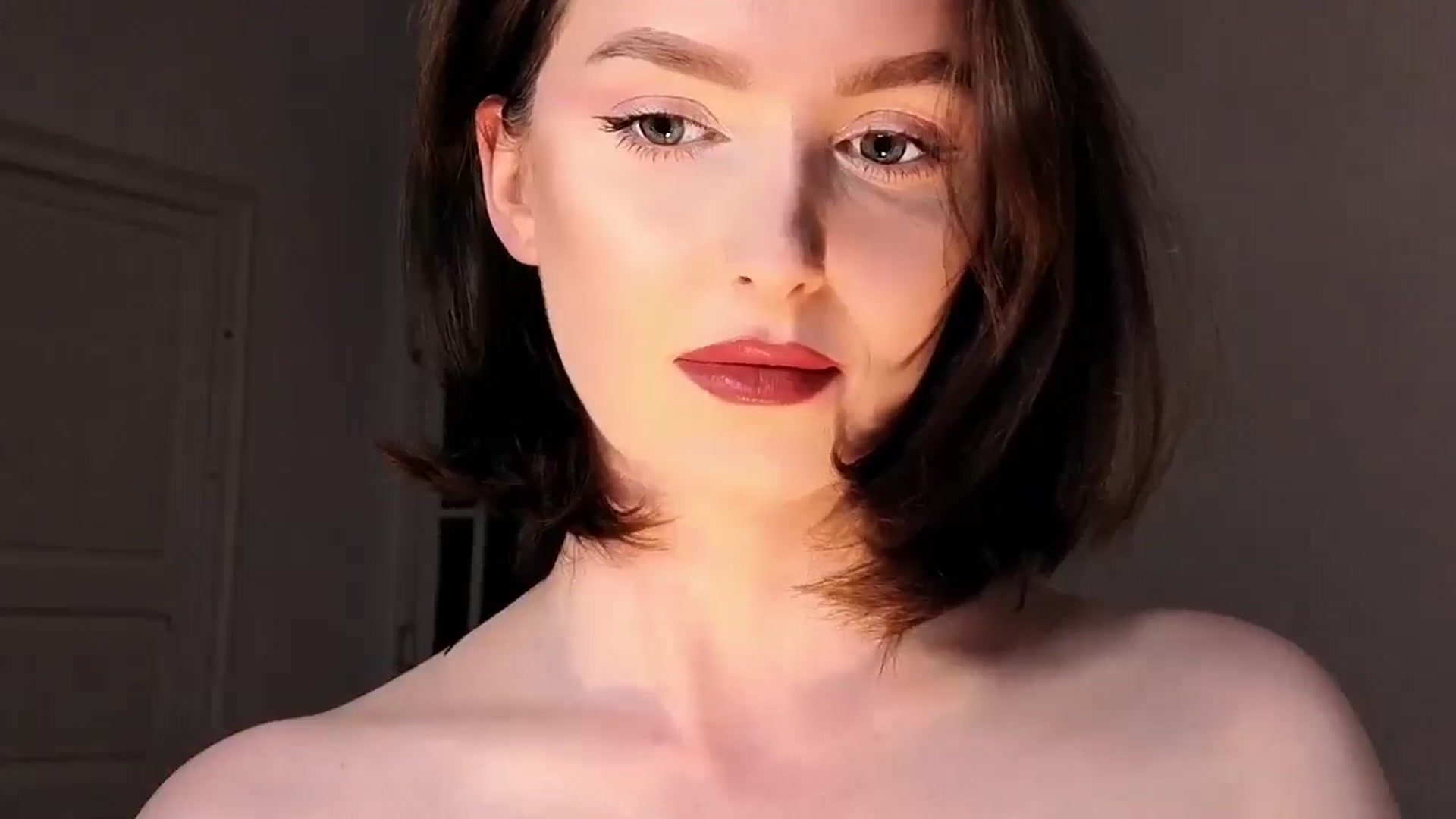 Gallery image thumbnail from Red_Lips_Girl's myfreecams stream on, 04/07/2026, 21:18 image 18 of 20