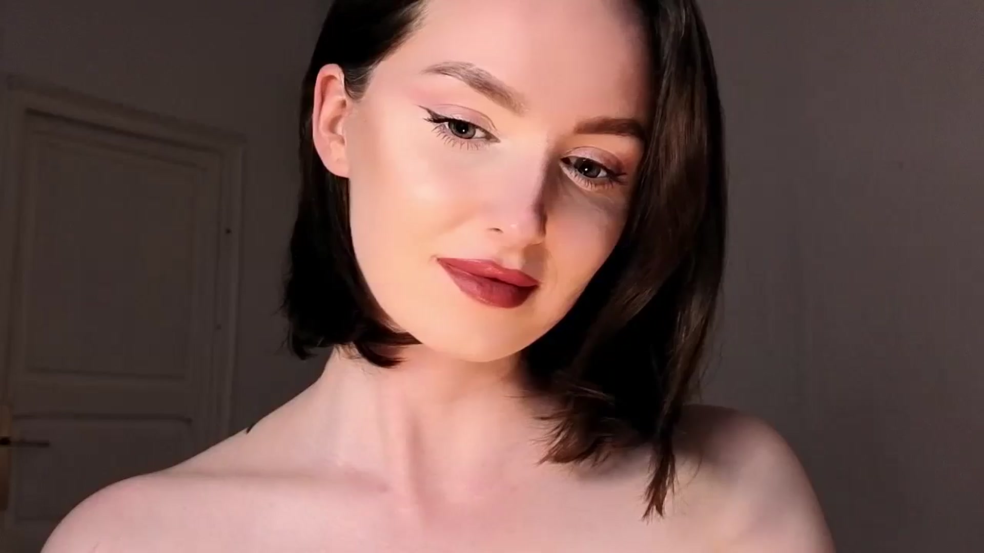 Gallery image thumbnail from Red_Lips_Girl's myfreecams stream on, 04/07/2026, 23:32 image 18 of 20