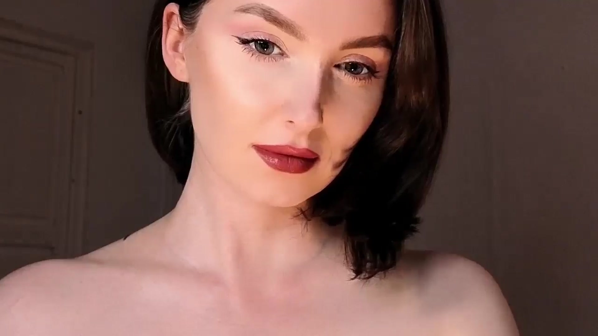 Gallery image thumbnail from Red_Lips_Girl's myfreecams stream on, 04/08/2026, 03:22 image 2 of 20