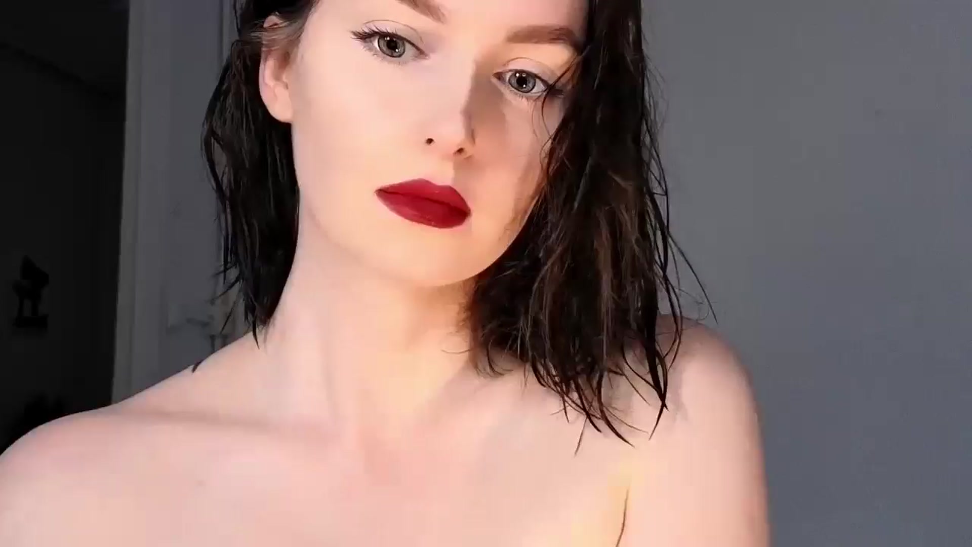 Gallery image thumbnail from Red_Lips_Girl's myfreecams stream on, 04/08/2026, 15:49 image 1 of 20