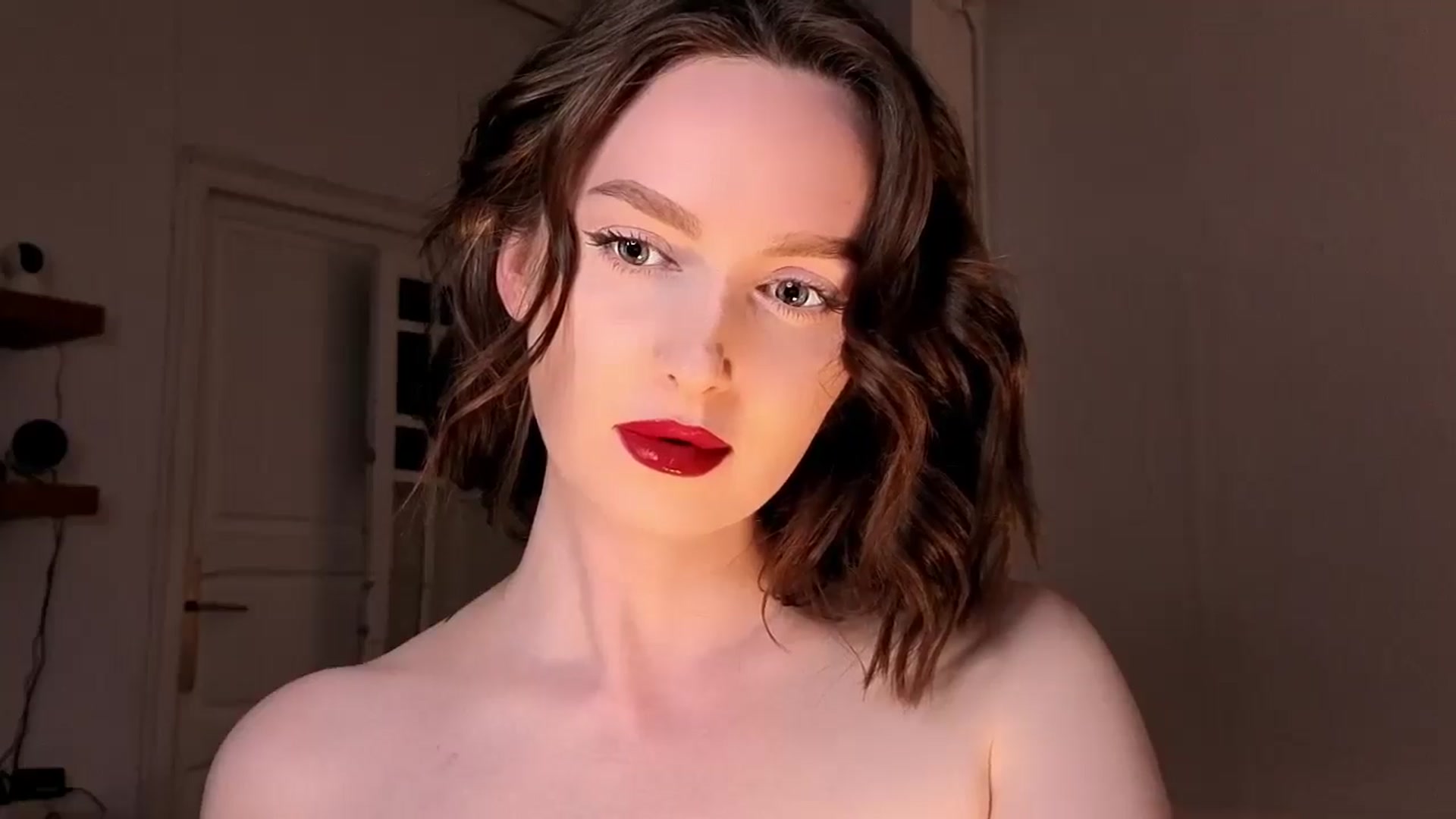 Gallery image thumbnail from Red_Lips_Girl's myfreecams stream on, 04/09/2026, 23:58 image 16 of 20