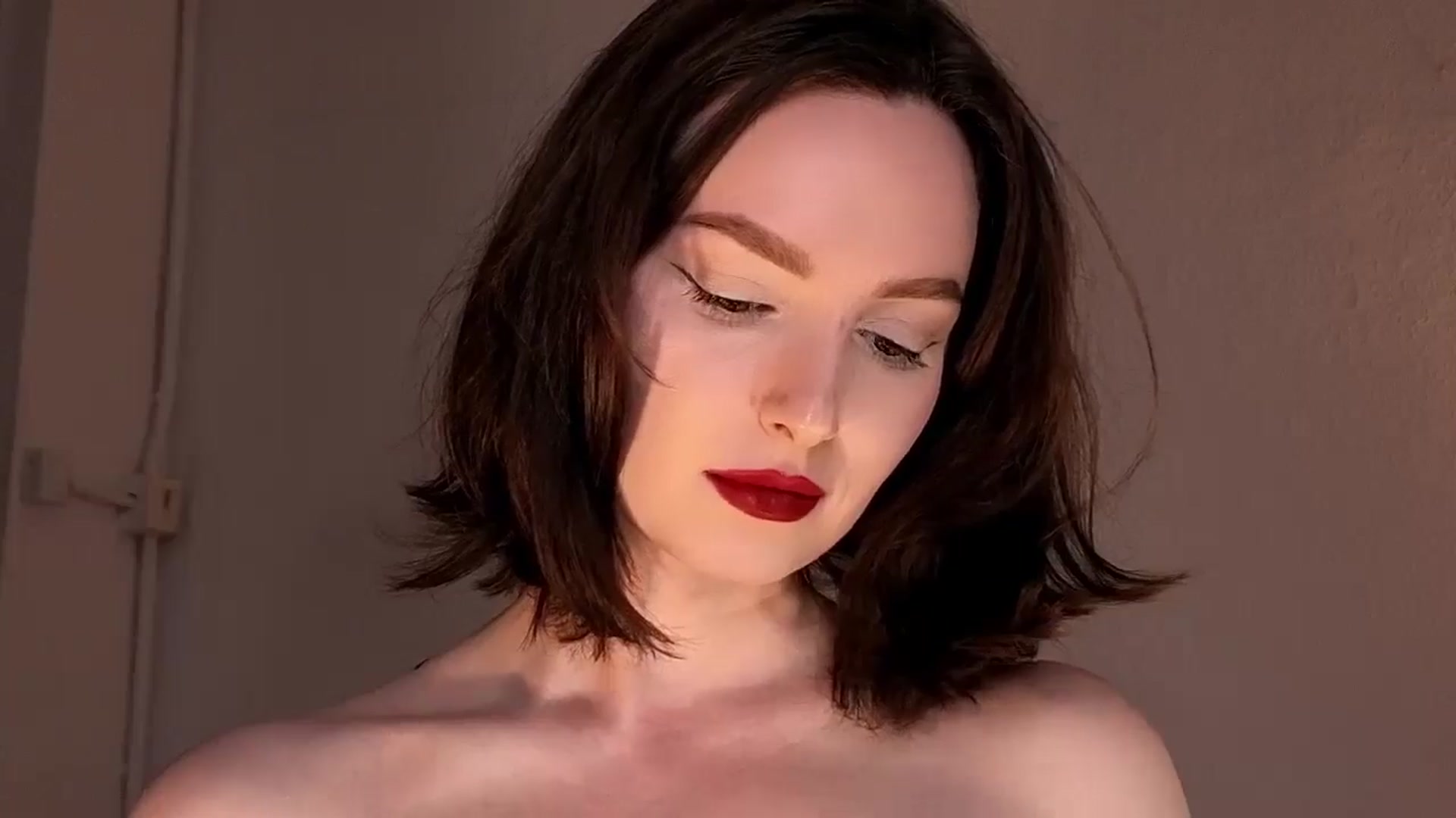 Gallery image thumbnail from Red_Lips_Girl's myfreecams stream on, 04/15/2026, 24:02 image 10 of 20