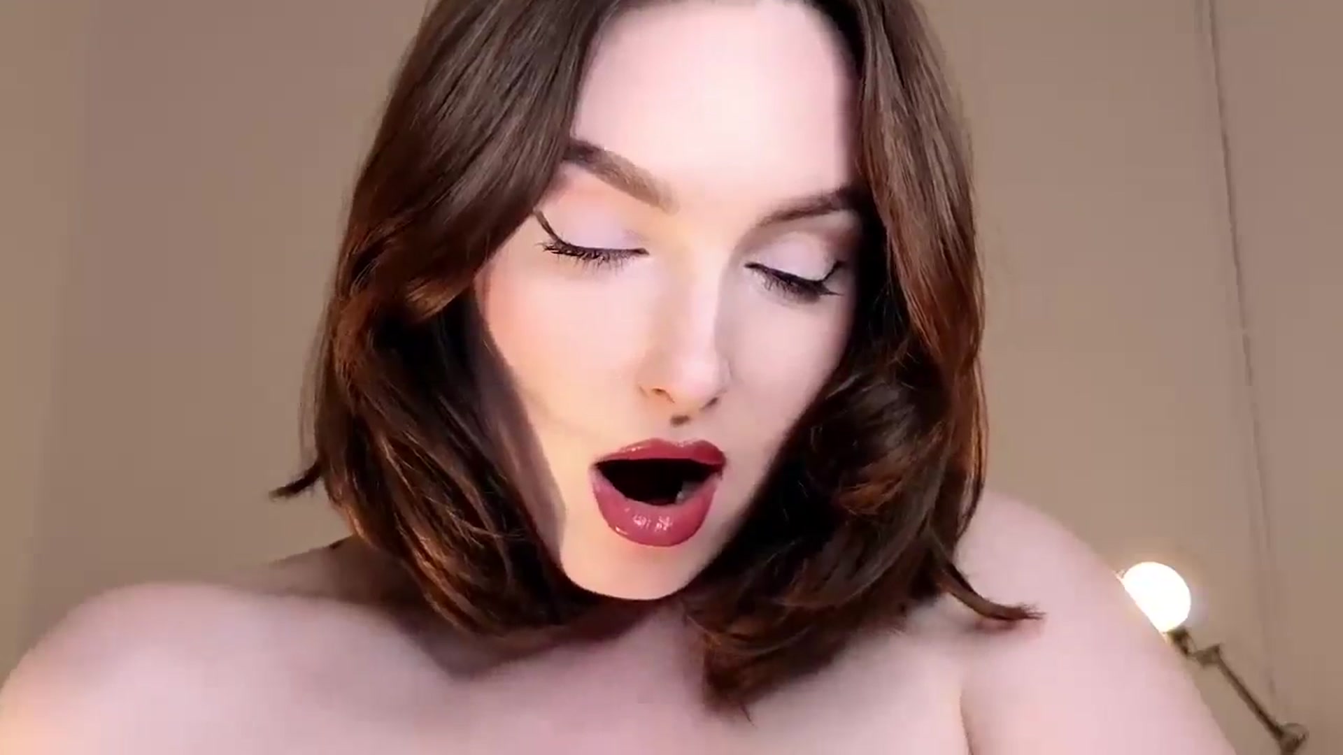 Gallery image thumbnail from Red_Lips_Girl's myfreecams stream on, 04/22/2026, 03:15 image 5 of 20