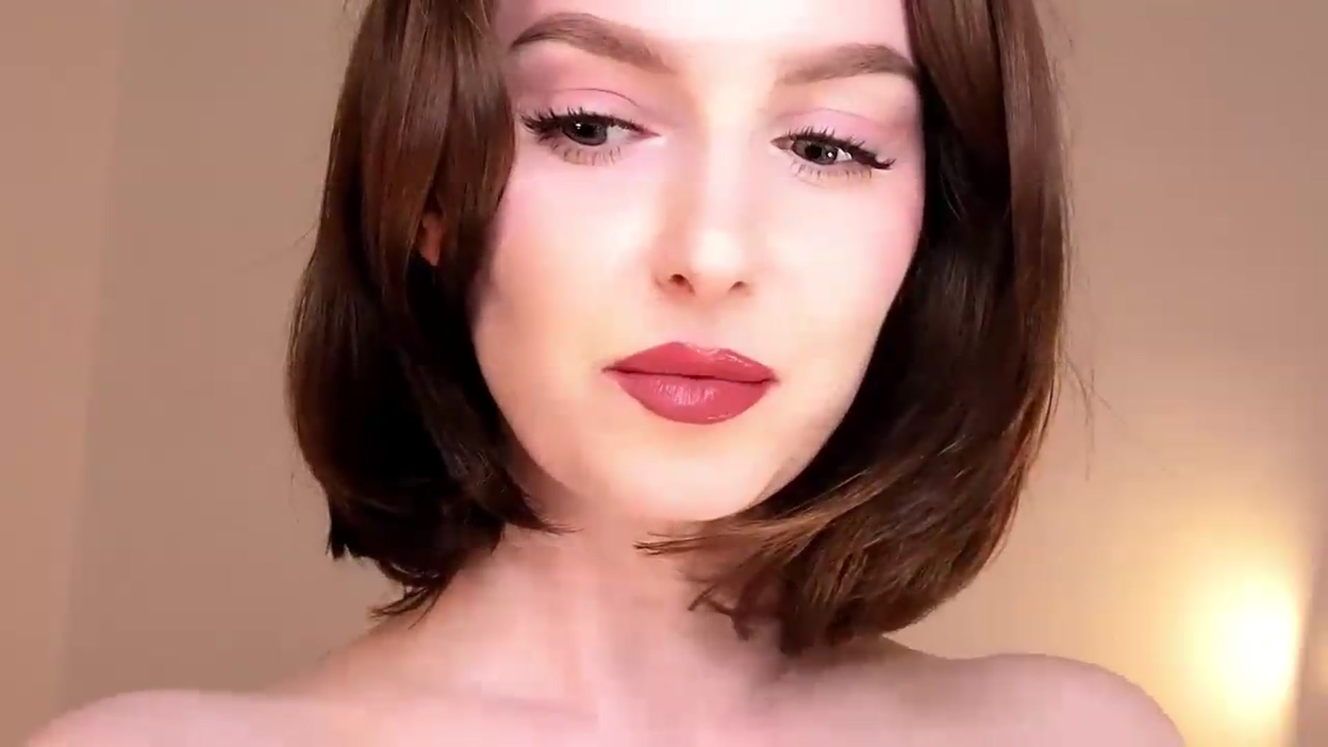 Gallery image thumbnail from Red_Lips_Girl's myfreecams stream on, 04/25/2026, 24:00 image 19 of 20