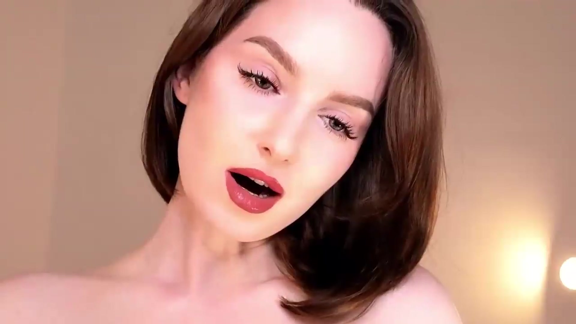 Gallery image thumbnail from Red_Lips_Girl's myfreecams stream on, 04/25/2026, 24:00 image 13 of 20