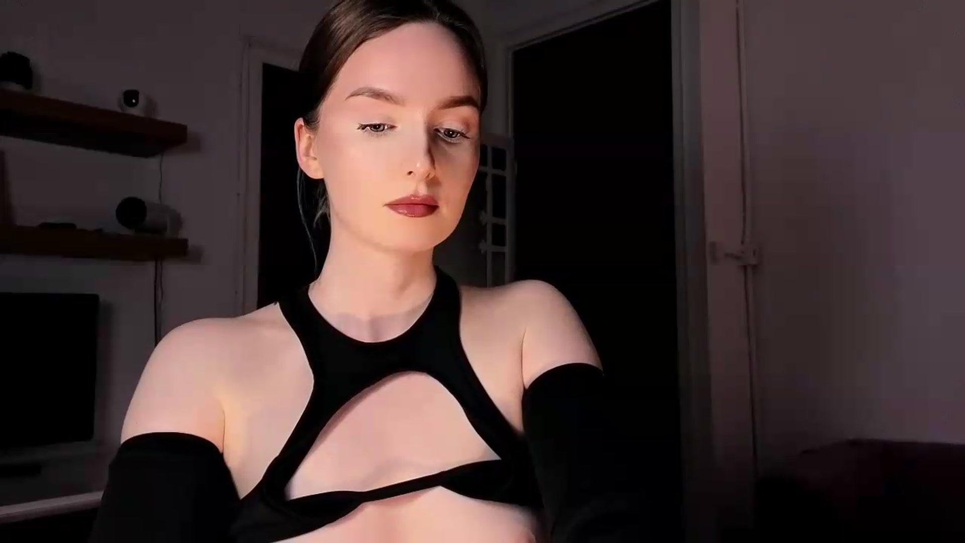 Gallery image thumbnail from Red_Lips_Girl's myfreecams stream on, 06/09/2026, 22:37 image 15 of 20