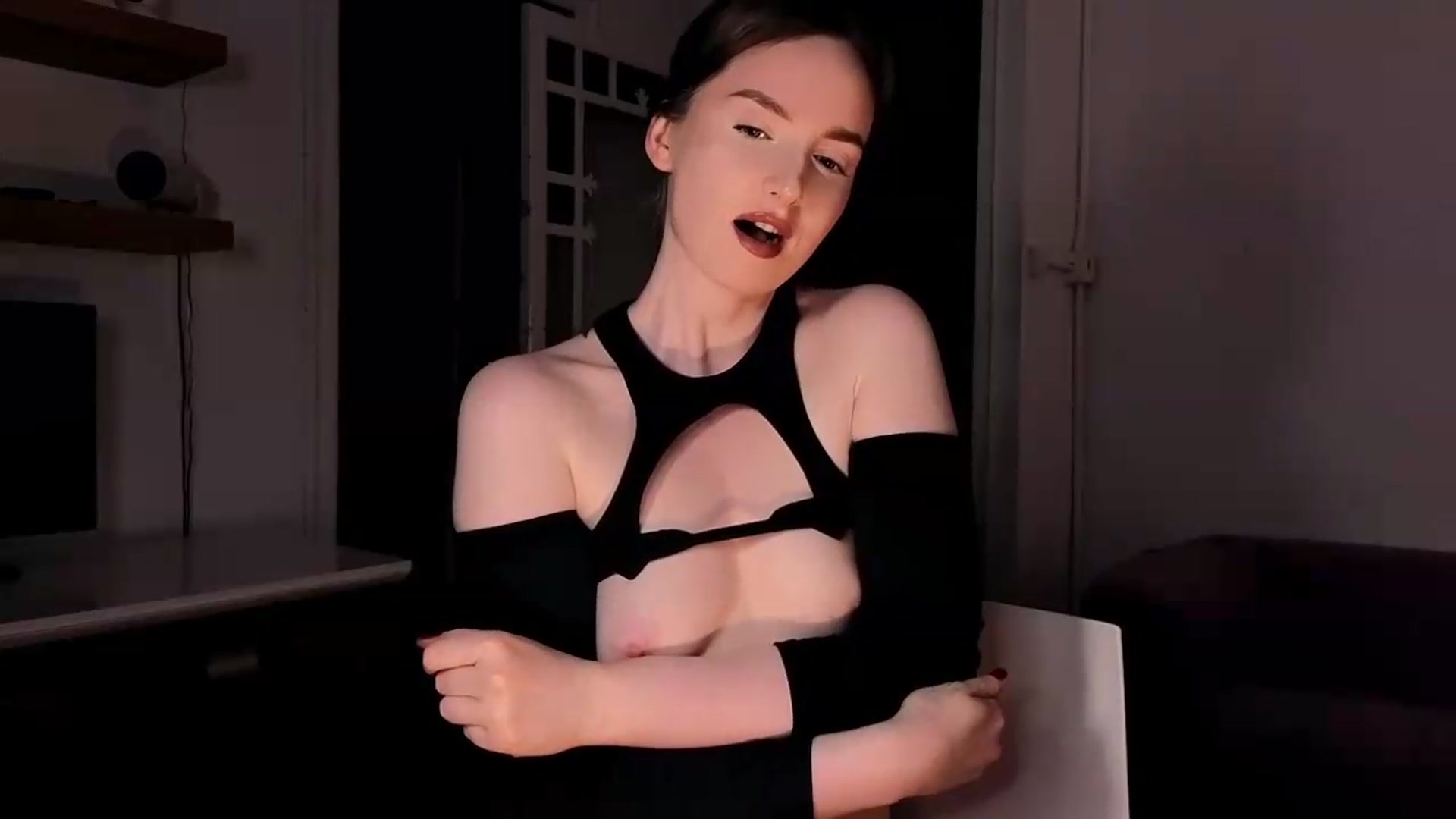 Gallery image thumbnail from Red_Lips_Girl's myfreecams stream on, 06/09/2026, 23:31 image 17 of 20