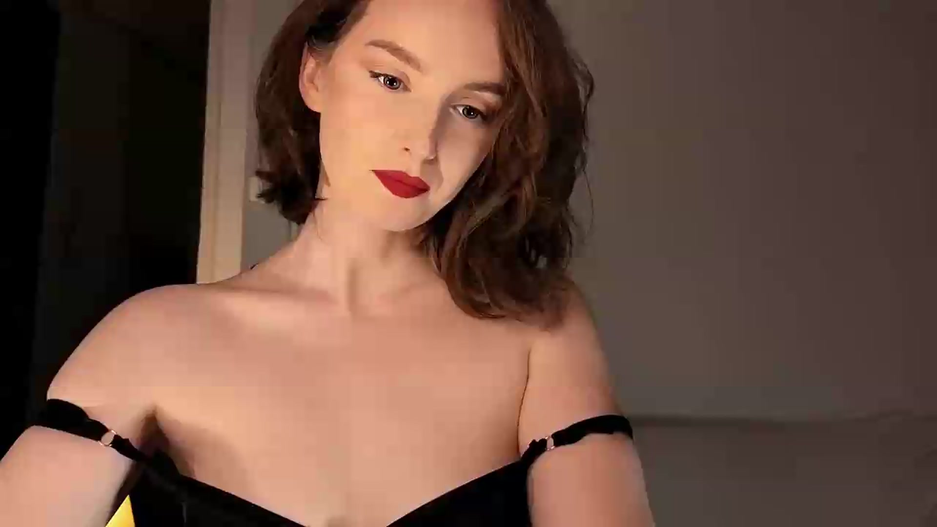 Gallery image thumbnail from Red_Lips_Girl's myfreecams stream on, 06/23/2026, 22:25 image 1 of 20