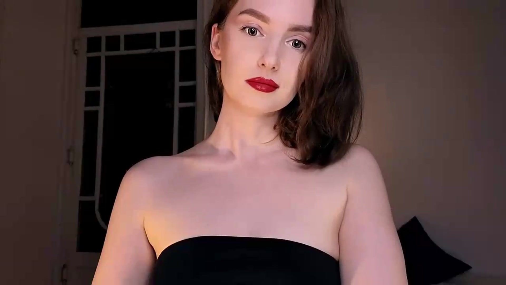 Gallery image thumbnail from Red_Lips_Girl's myfreecams stream on, 07/19/2026, 22:55 image 16 of 20