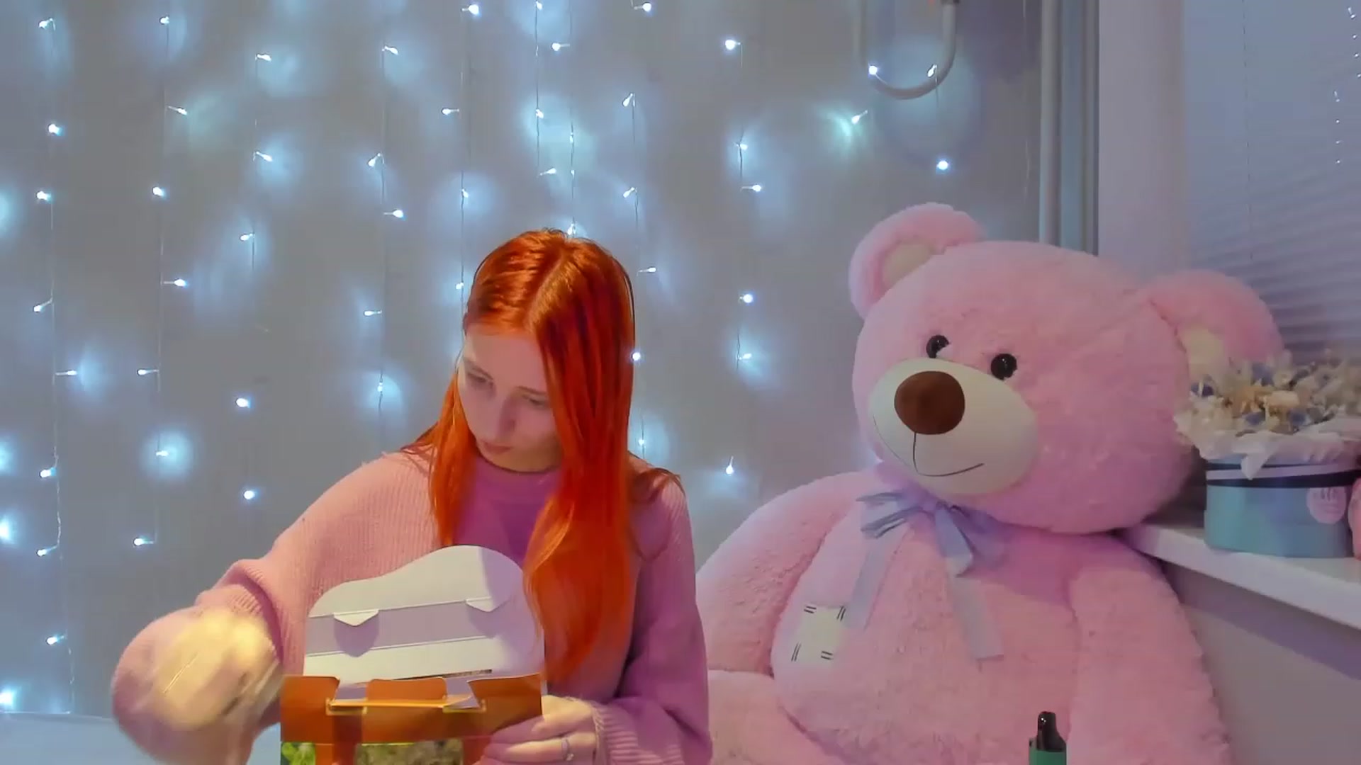 Gallery image thumbnail from Red_Succubus's myfreecams stream on, 12/27/2022, 21:21 image 16 of 20