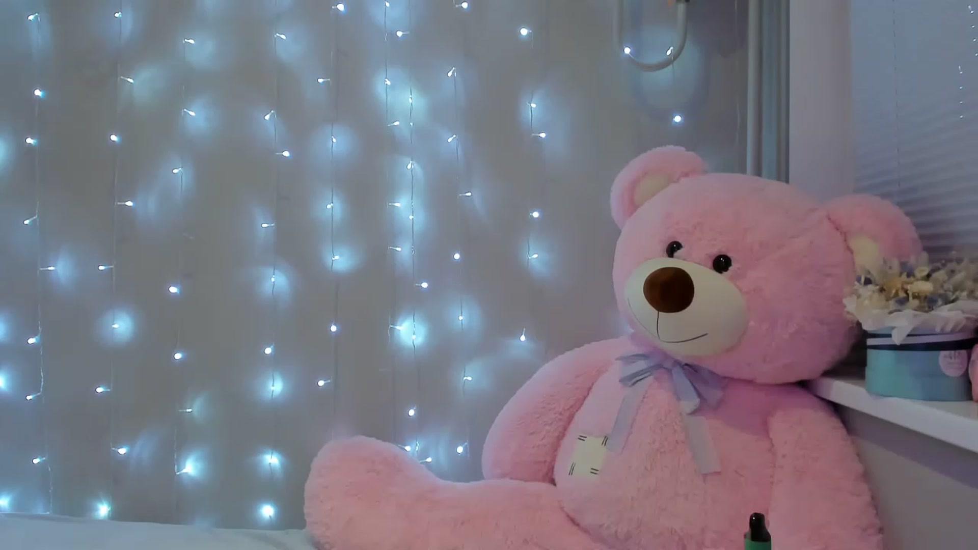 Gallery image thumbnail from Red_Succubus's myfreecams stream on, 12/27/2022, 21:21 image 15 of 20