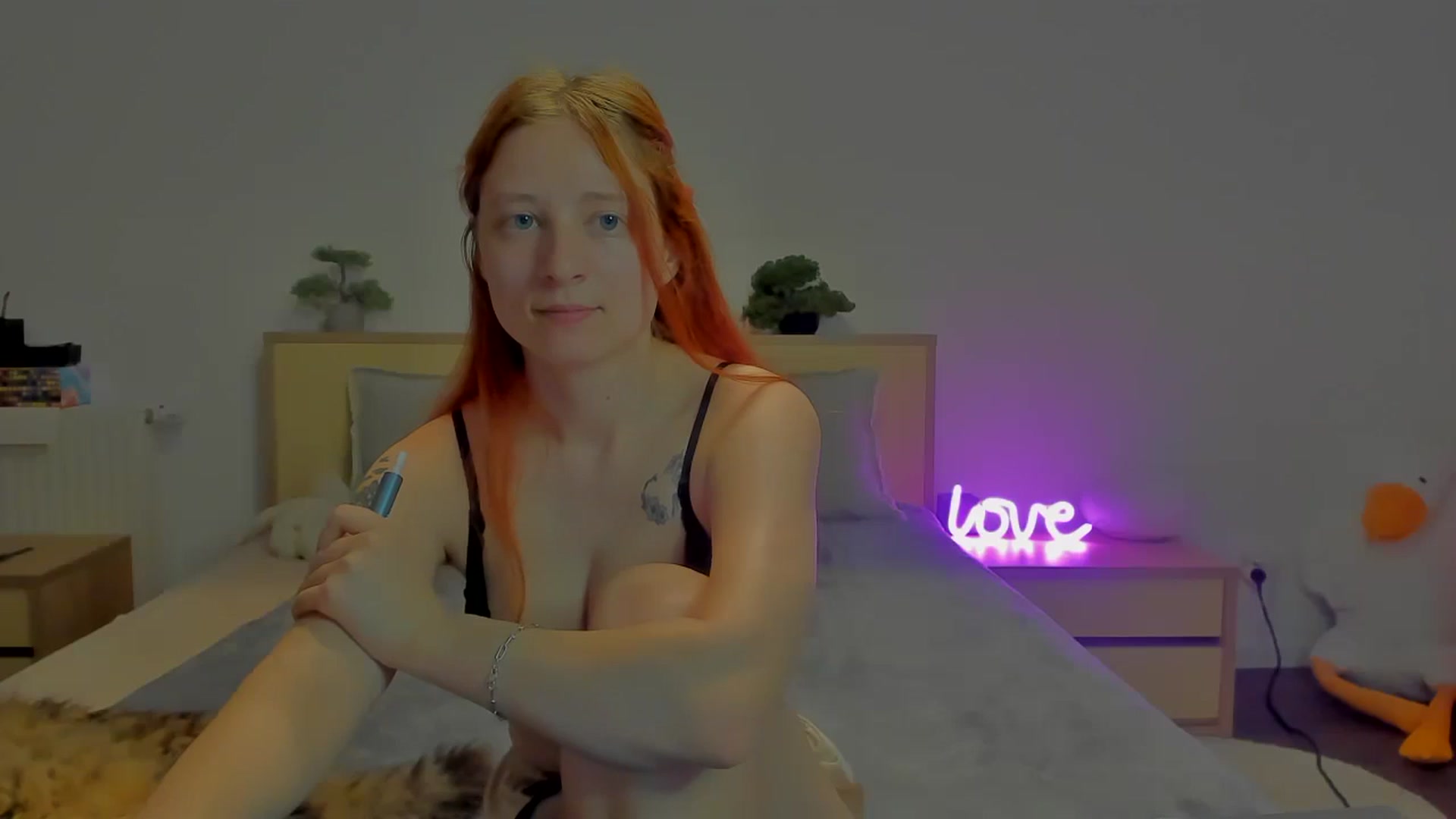 Gallery image thumbnail from Red_Succubus's myfreecams stream on, 04/24/2025, 21:16 image 12 of 20