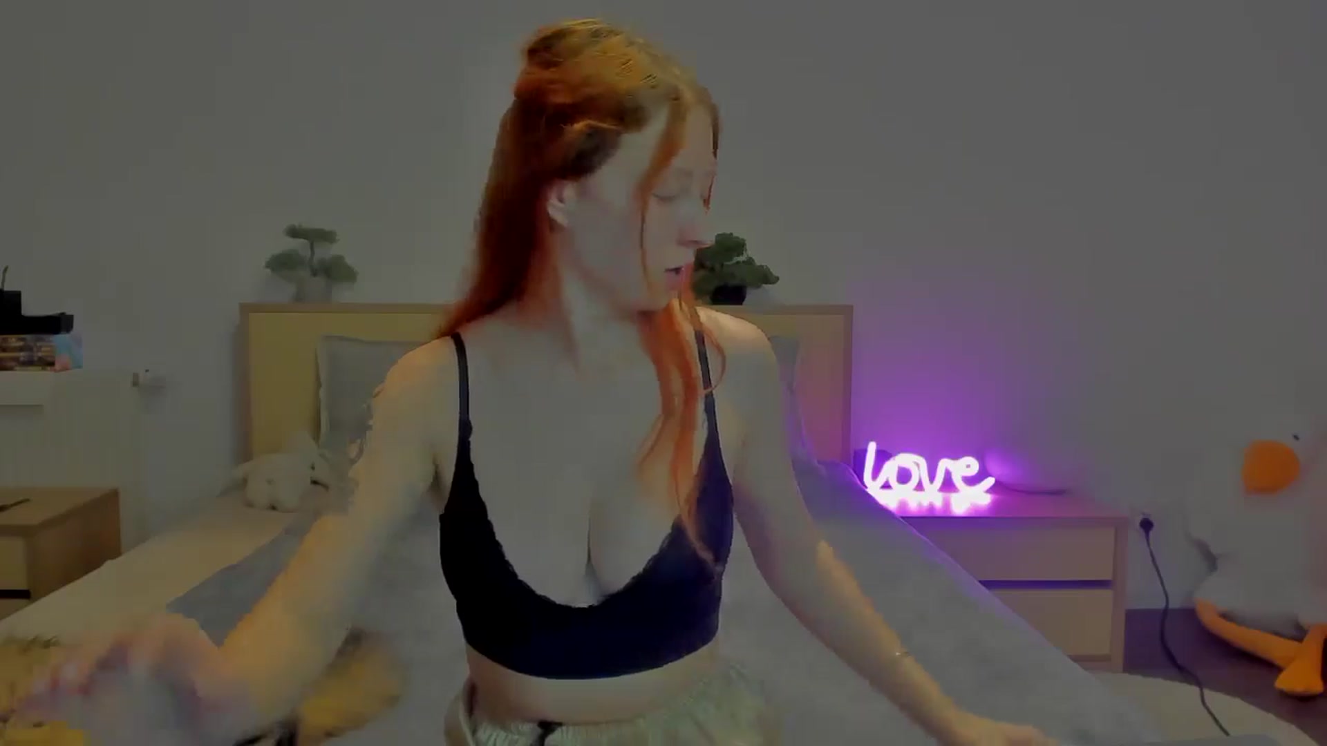 Gallery image thumbnail from Red_Succubus's myfreecams stream on, 04/24/2025, 21:16 image 18 of 20