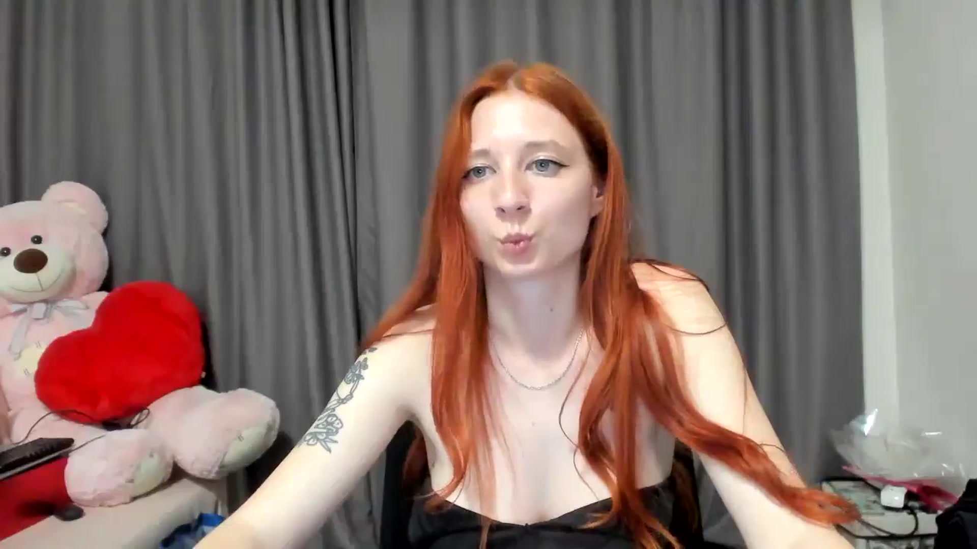 Gallery image thumbnail from Red_Succubus's myfreecams stream on, 06/15/2025, 20:50 image 16 of 20