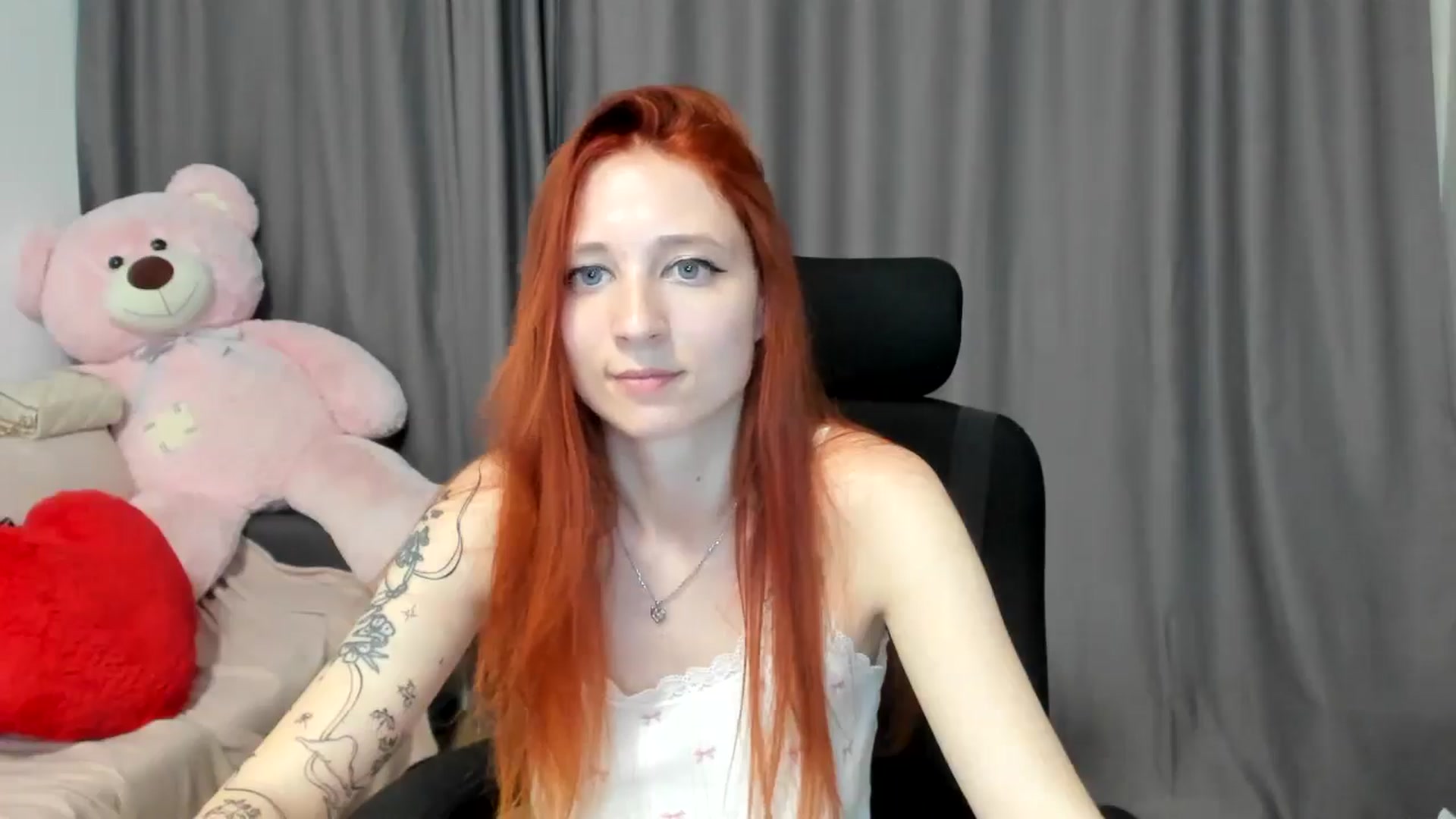 Gallery image thumbnail from Red_Succubus's myfreecams stream on, 06/27/2025, 19:13 image 3 of 20