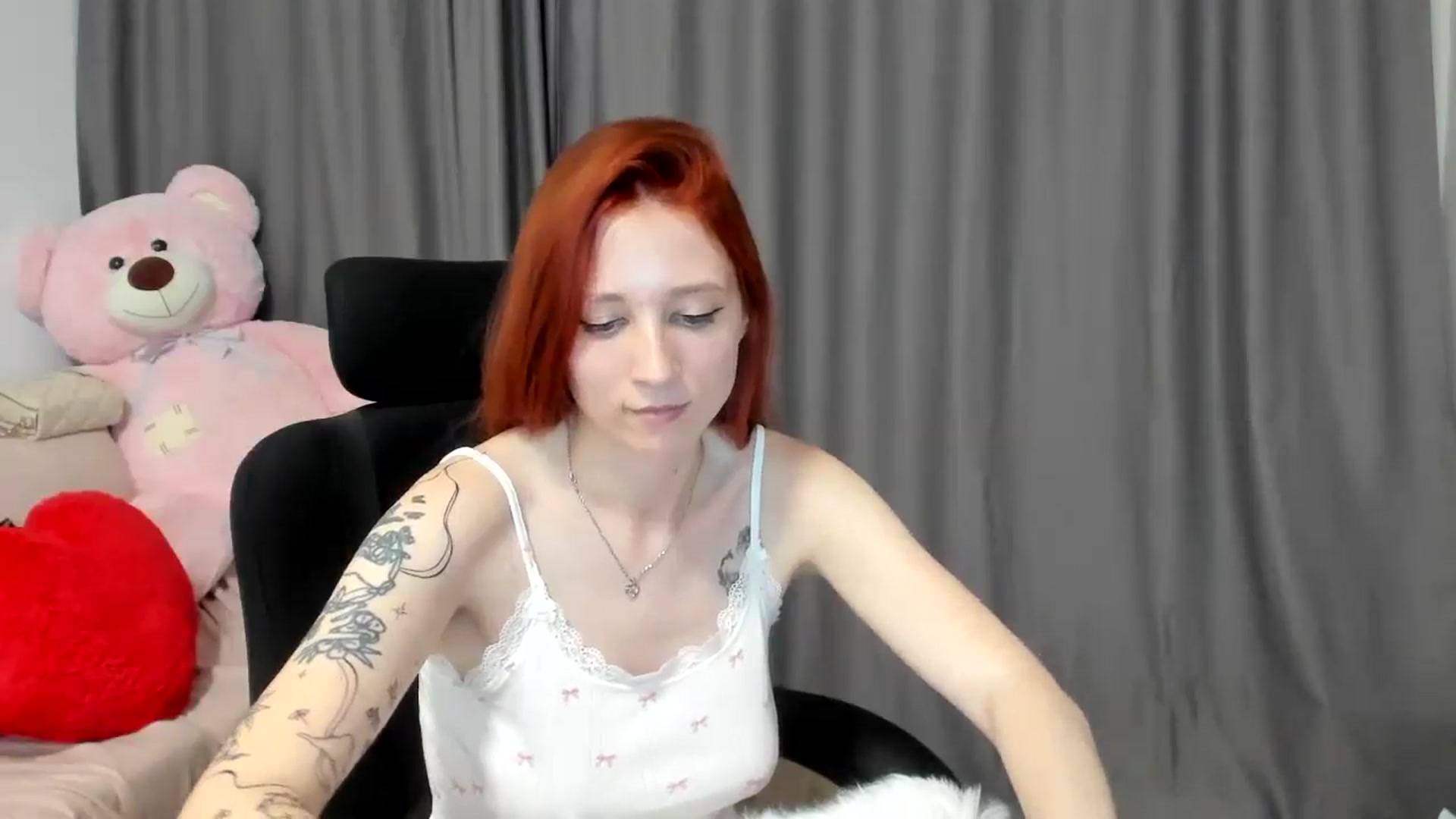 Gallery image thumbnail from Red_Succubus's myfreecams stream on, 06/27/2025, 19:13 image 9 of 20