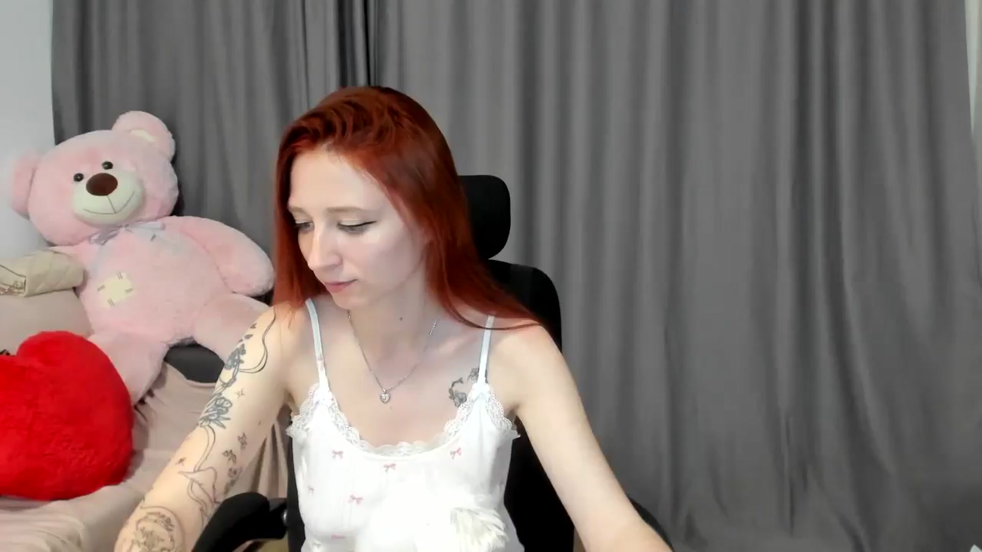 Gallery image thumbnail from Red_Succubus's myfreecams stream on, 06/27/2025, 19:13 image 7 of 20