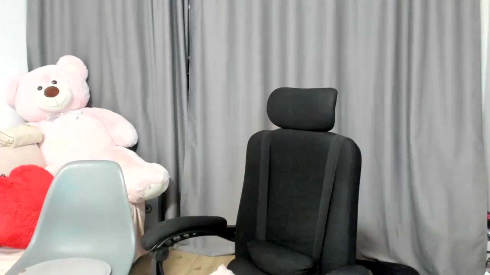 Gallery image thumbnail from Red_Succubus's myfreecams stream on, 06/27/2025, 20:35 image 4 of 20