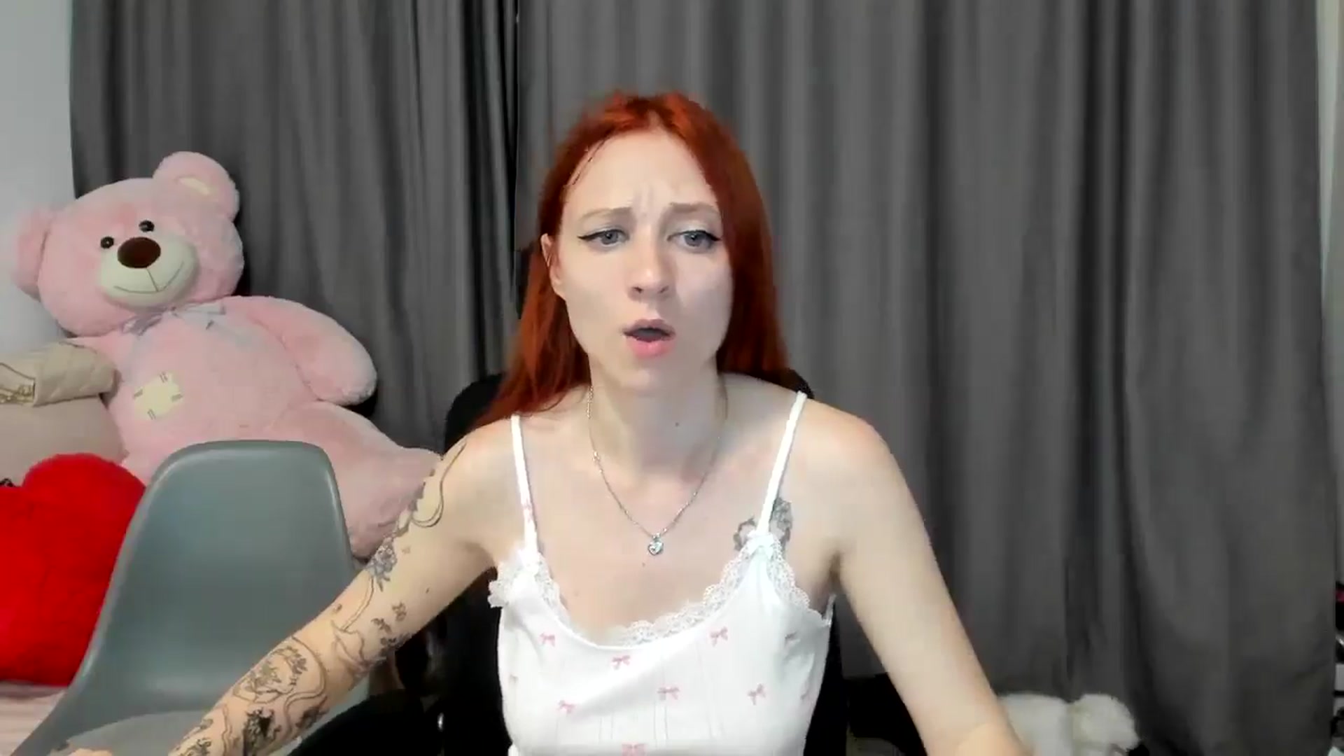 Gallery image thumbnail from Red_Succubus's myfreecams stream on, 06/27/2025, 20:35 image 16 of 20