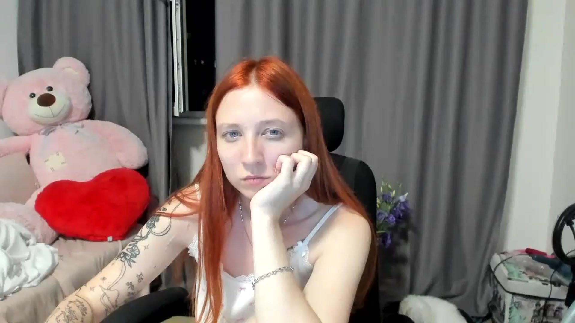 Gallery image thumbnail from Red_Succubus's myfreecams stream on, 06/29/2025, 21:14 image 15 of 20