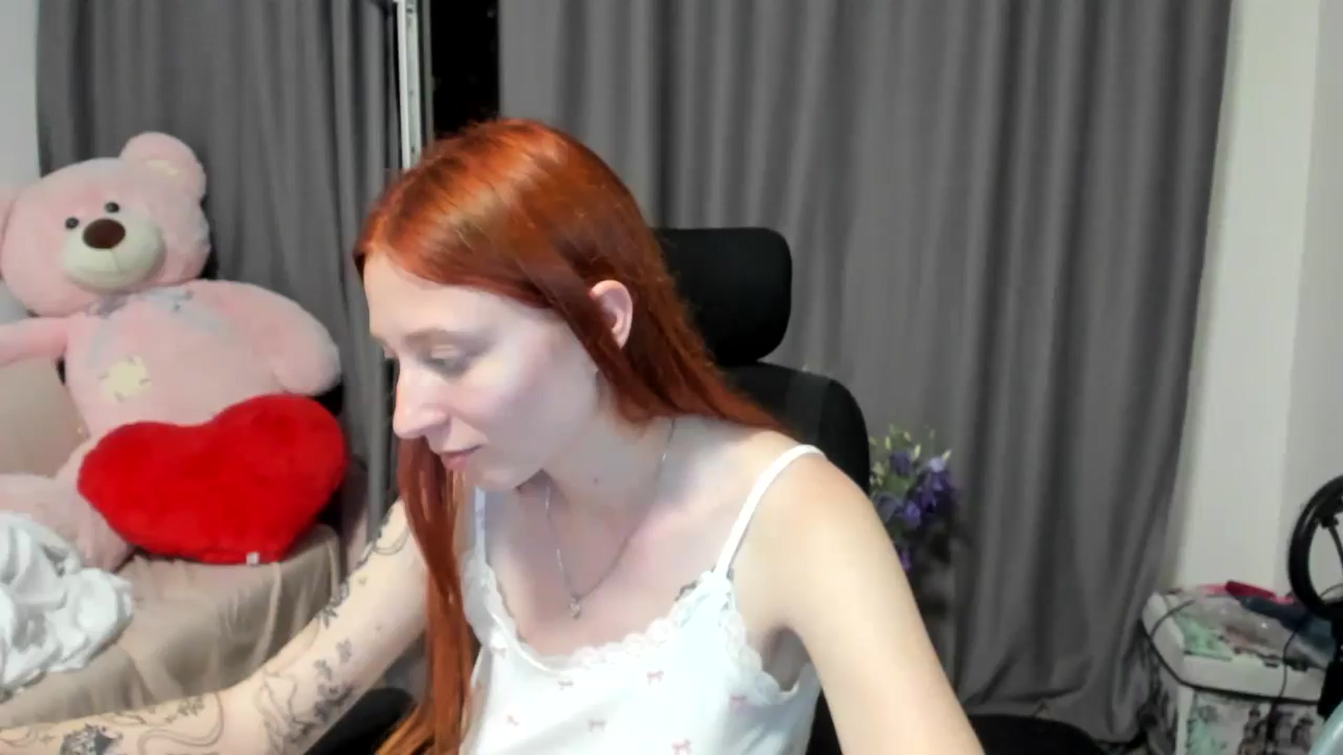 Gallery image thumbnail from Red_Succubus's myfreecams stream on, 06/29/2025, 21:14 image 4 of 20