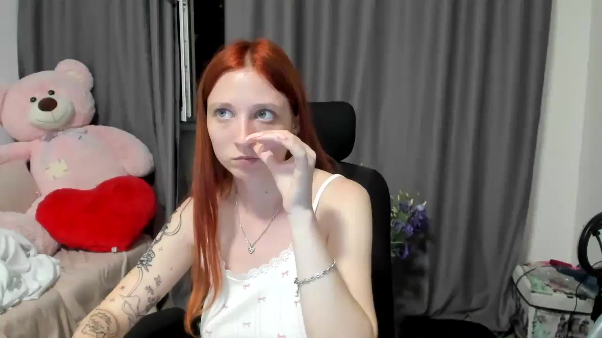Gallery image thumbnail from Red_Succubus's myfreecams stream on, 06/29/2025, 21:14 image 5 of 20