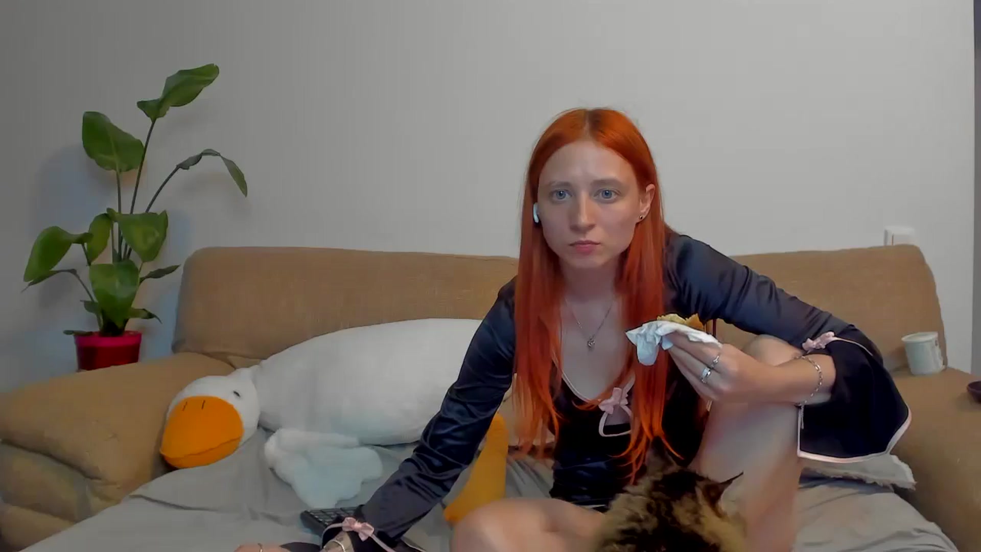 Gallery image thumbnail from Red_Succubus's myfreecams stream on, 07/19/2025, 21:33 image 17 of 20