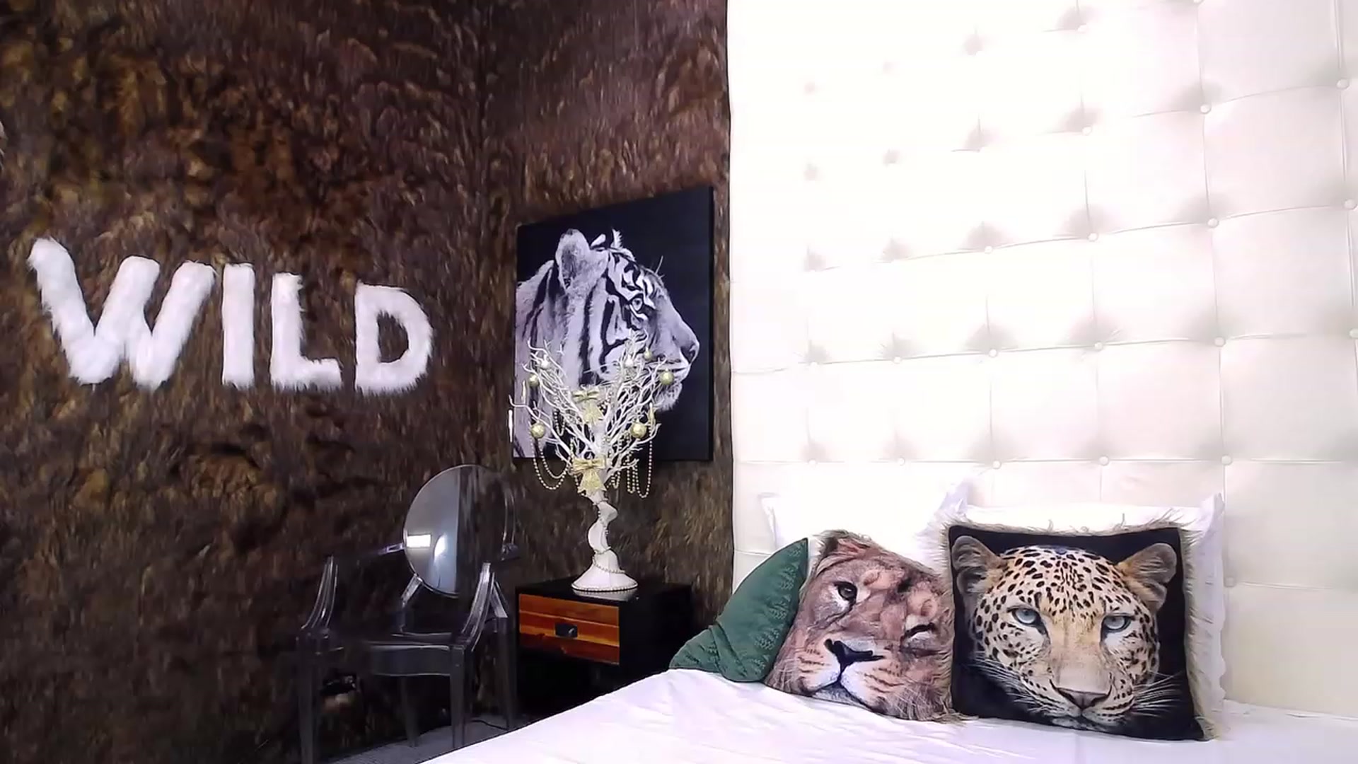 Gallery image thumbnail from Red_chloe's myfreecams stream on, 12/20/2022, 12:07 image 15 of 20
