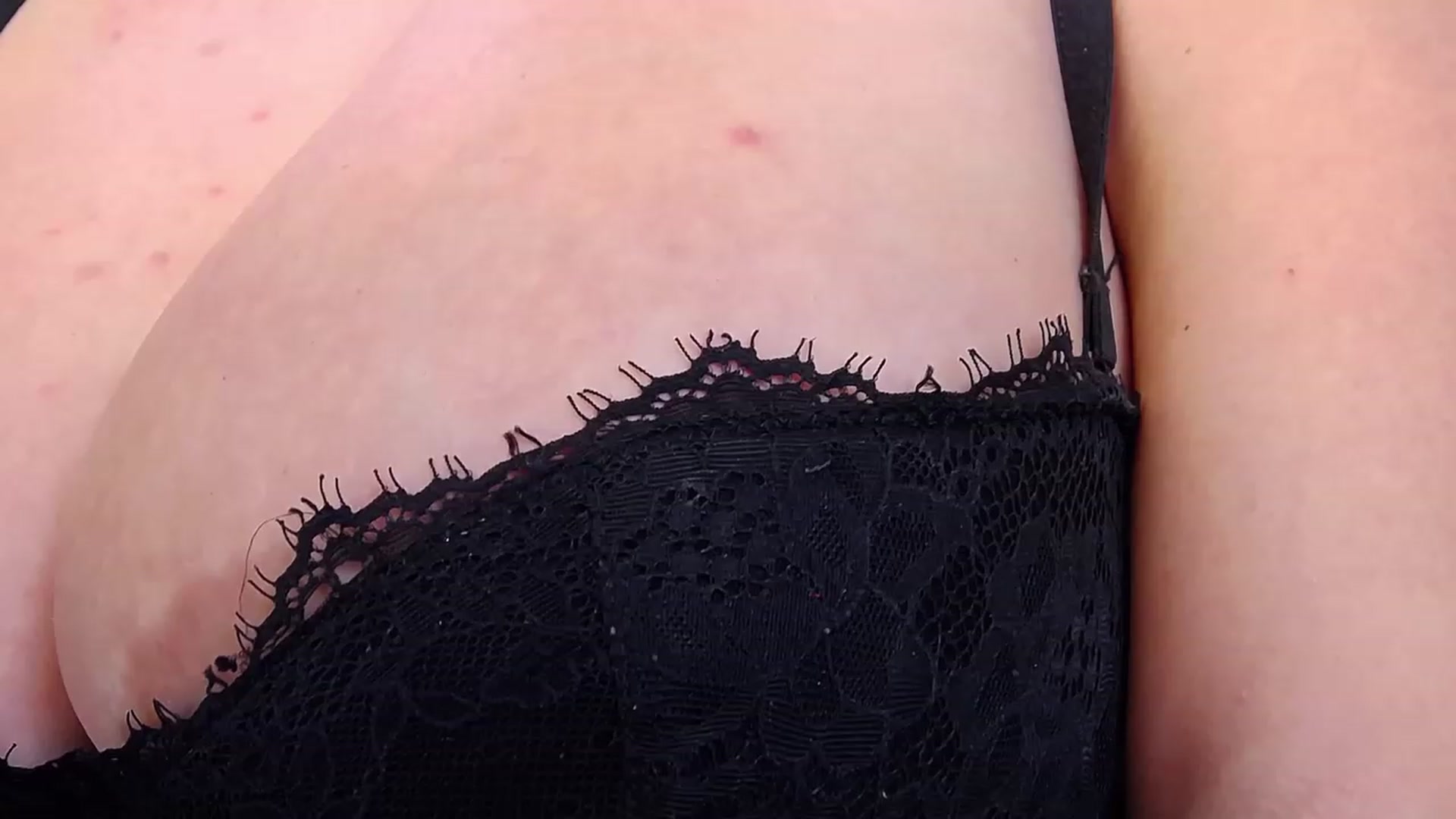 Gallery image thumbnail from Red_chloe's myfreecams stream on, 12/20/2022, 12:07 image 11 of 20