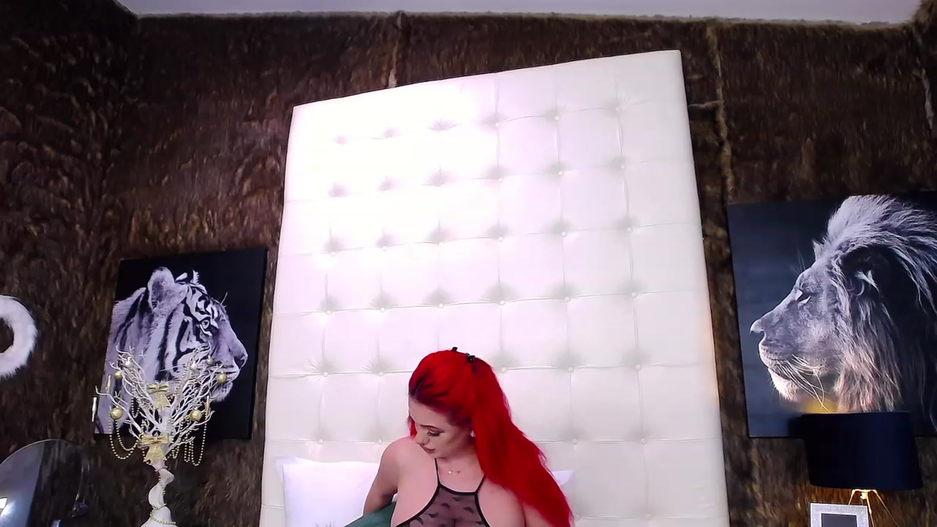 Gallery image thumbnail from Red_chloe's myfreecams stream on, 12/21/2022, 10:47 image 17 of 20