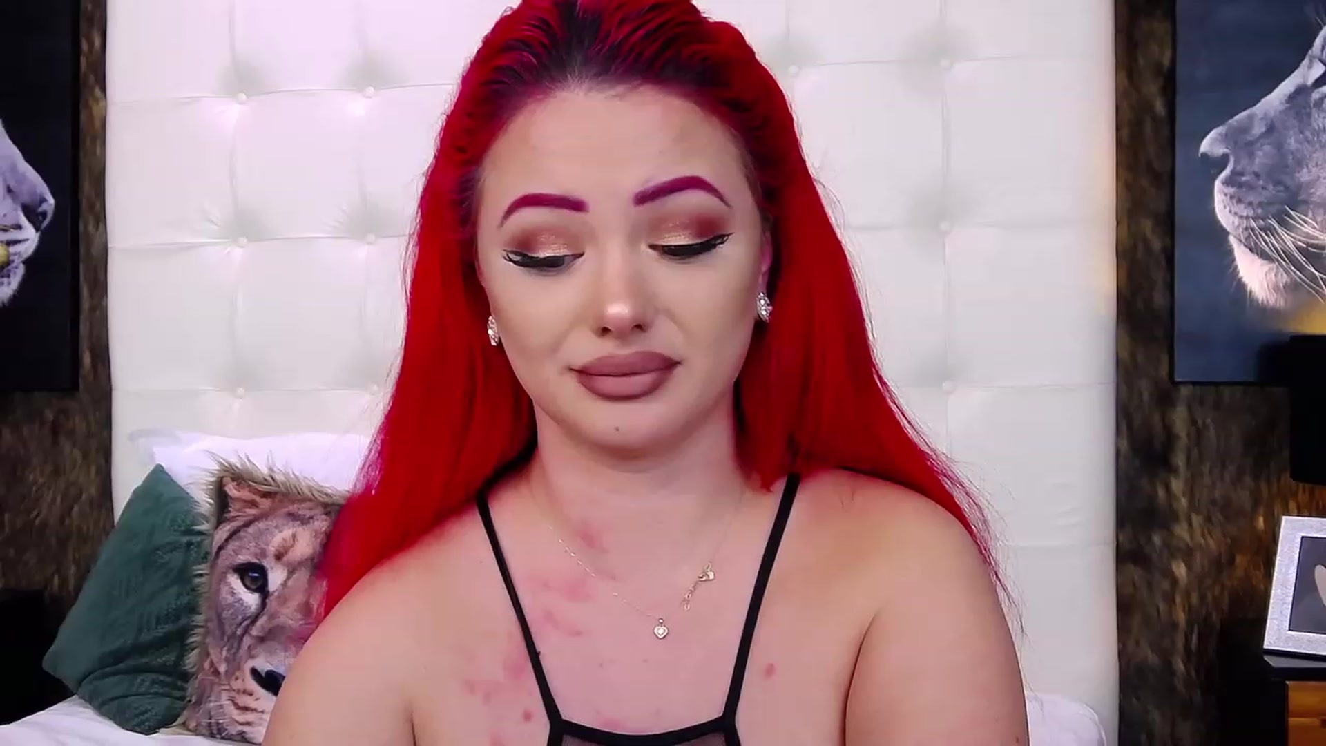 Gallery image thumbnail from Red_chloe's myfreecams stream on, 12/21/2022, 12:21 image 11 of 20
