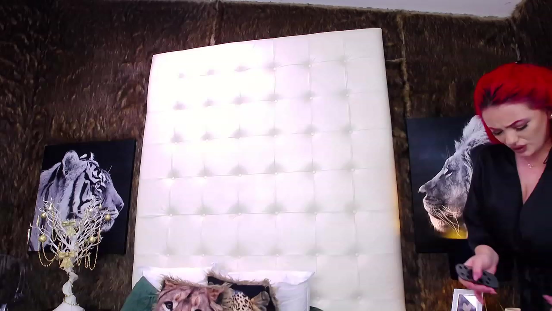 Gallery image thumbnail from Red_chloe's myfreecams stream on, 12/21/2022, 14:26 image 17 of 20
