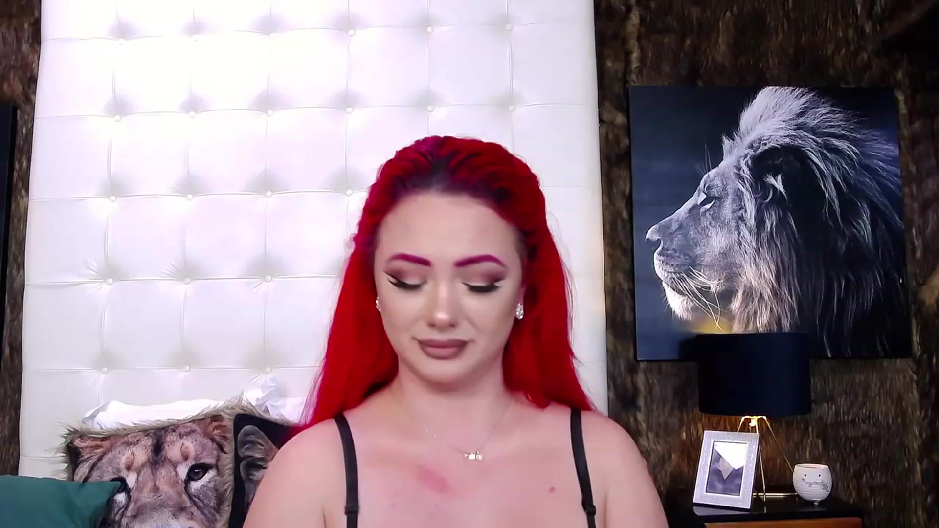 Gallery image thumbnail from Red_chloe's myfreecams stream on, 12/22/2022, 08:21 image 6 of 20