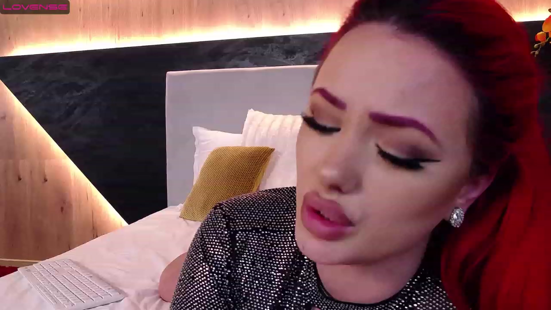 Gallery image thumbnail from Red_chloe's myfreecams stream on, 01/06/2023, 13:22 image 16 of 20