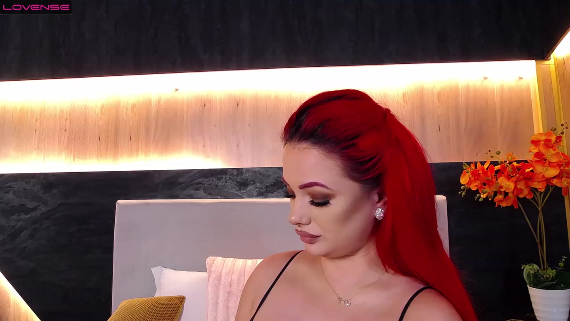 Gallery image thumbnail from Red_chloe's myfreecams stream on, 01/12/2023, 15:05 image 6 of 20