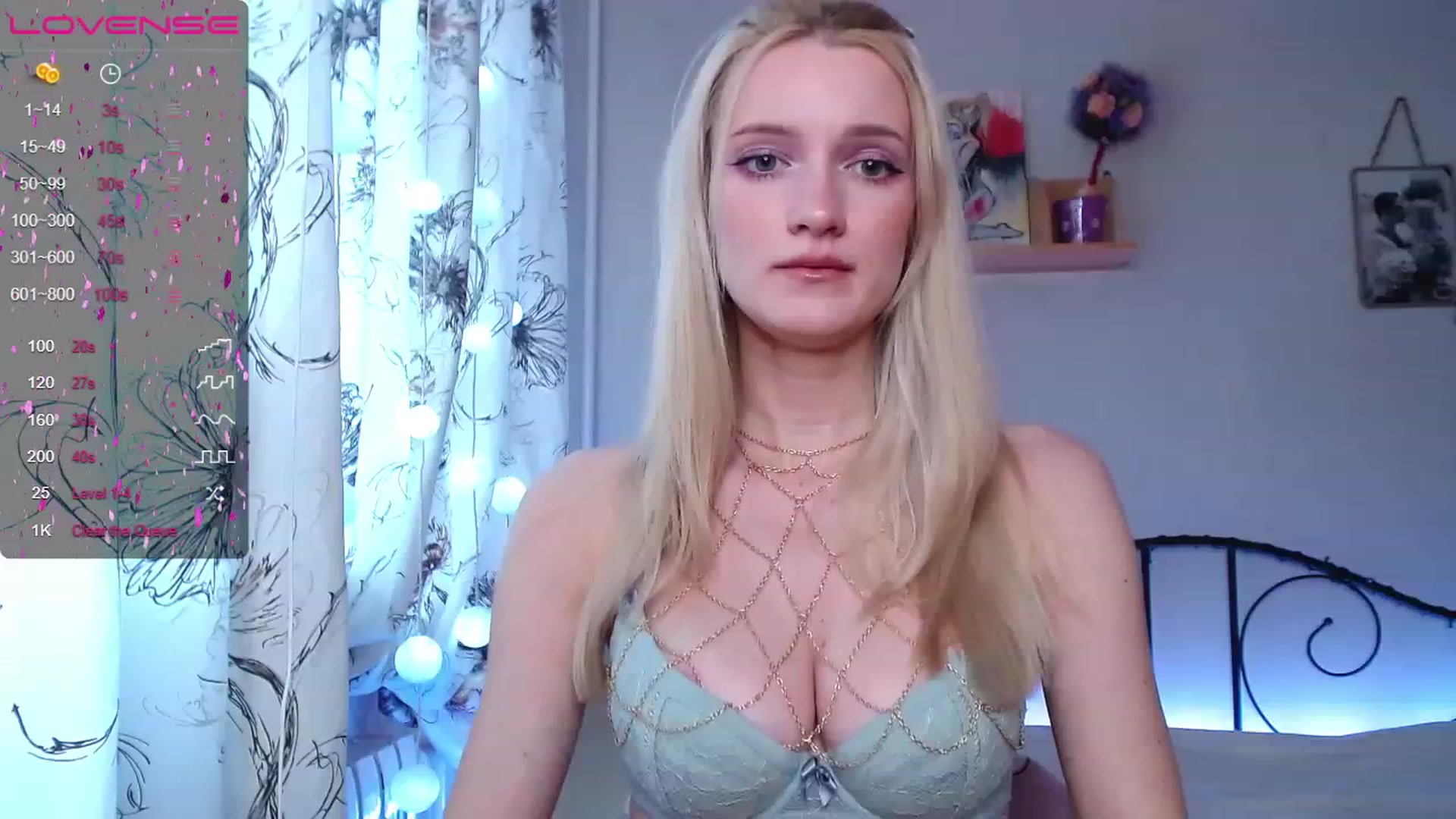 Gallery image thumbnail from Red_joan's myfreecams stream on, 12/02/2022, 13:01 image 8 of 20