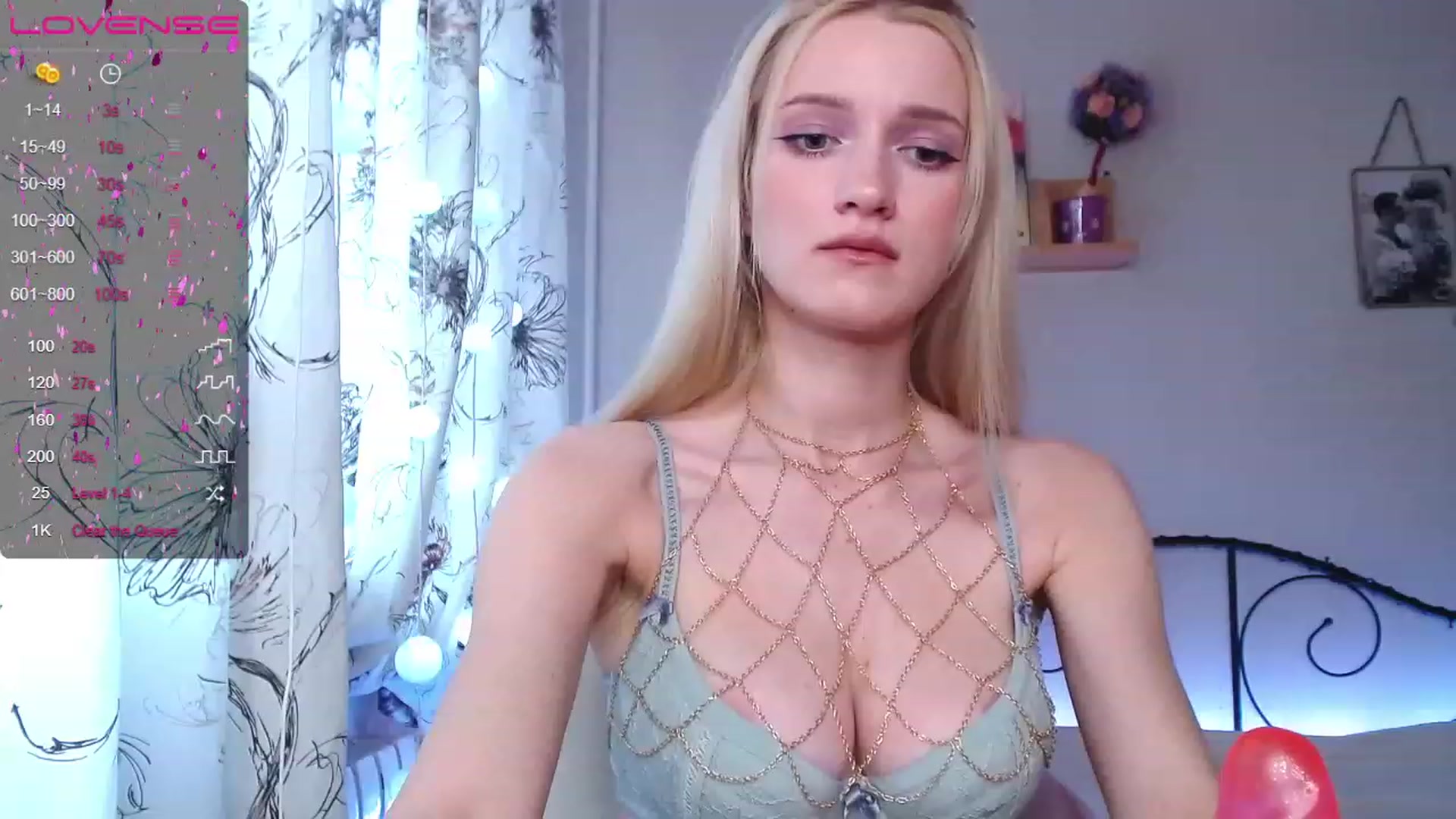 Gallery image thumbnail from Red_joan's myfreecams stream on, 12/02/2022, 13:01 image 6 of 20
