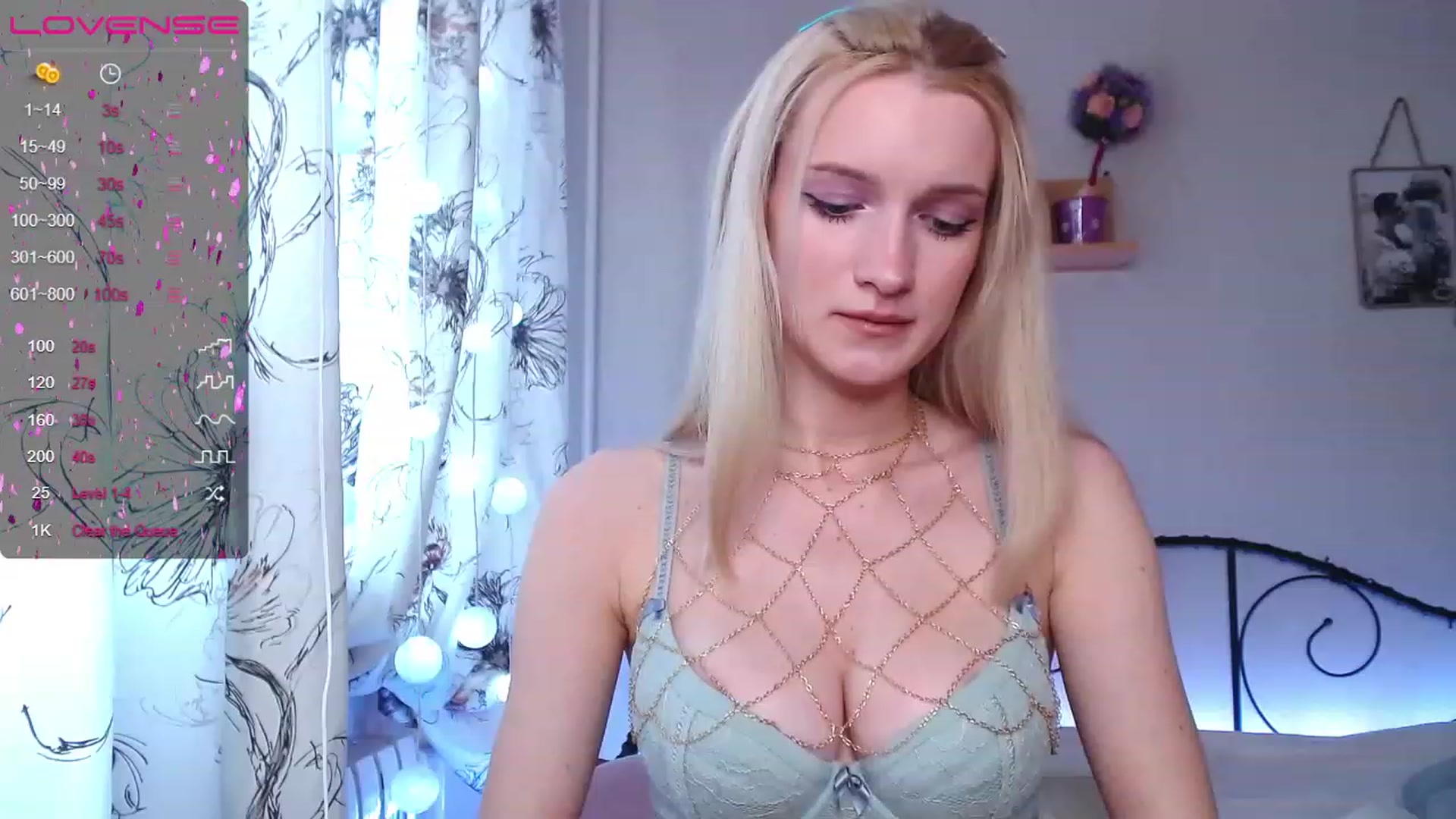 Gallery image thumbnail from Red_joan's myfreecams stream on, 12/02/2022, 13:01 image 4 of 20