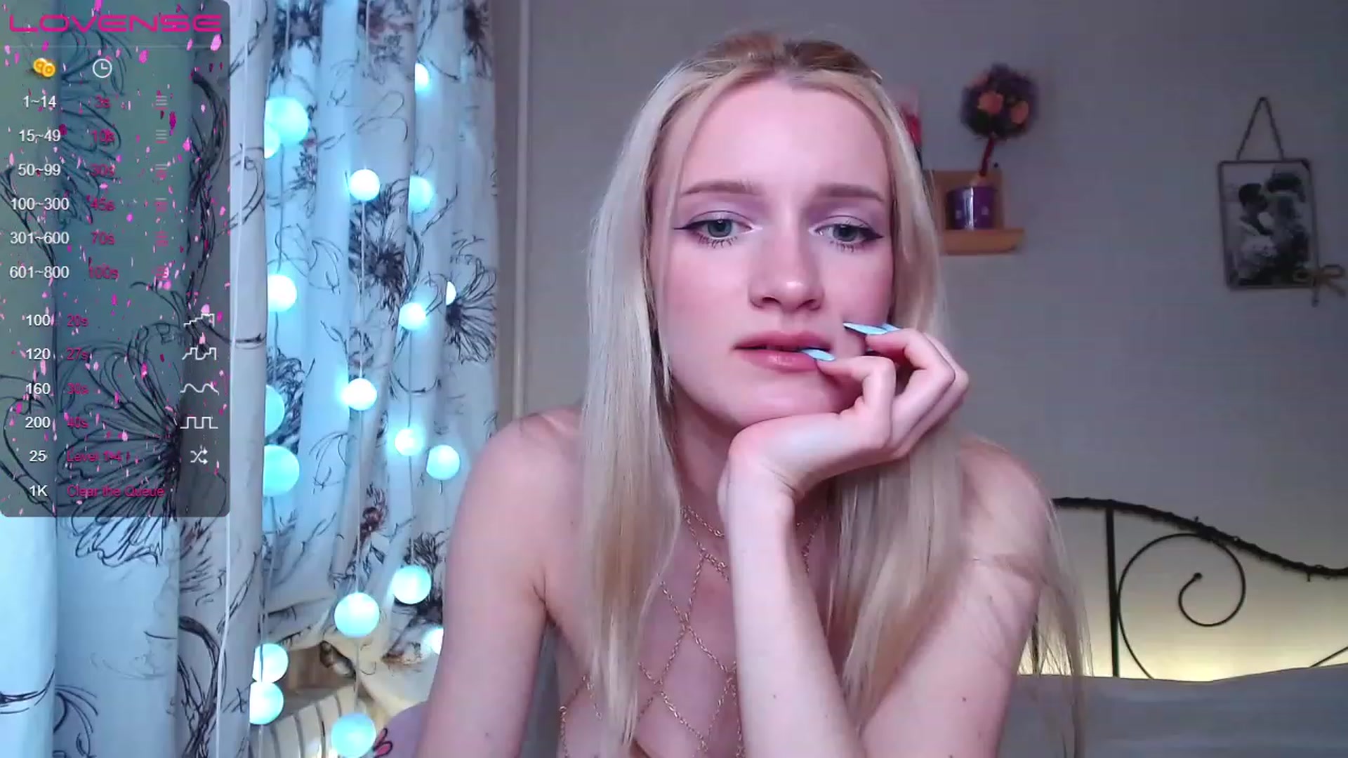 Gallery image thumbnail from Red_joan's myfreecams stream on, 12/02/2022, 13:40 image 7 of 20