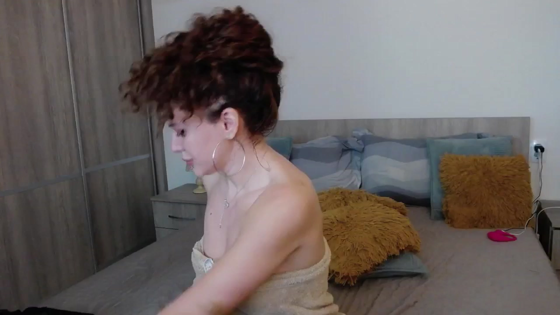 Gallery image thumbnail from Redhead_Aggie's myfreecams stream on, 01/08/2026, 16:57 image 15 of 20