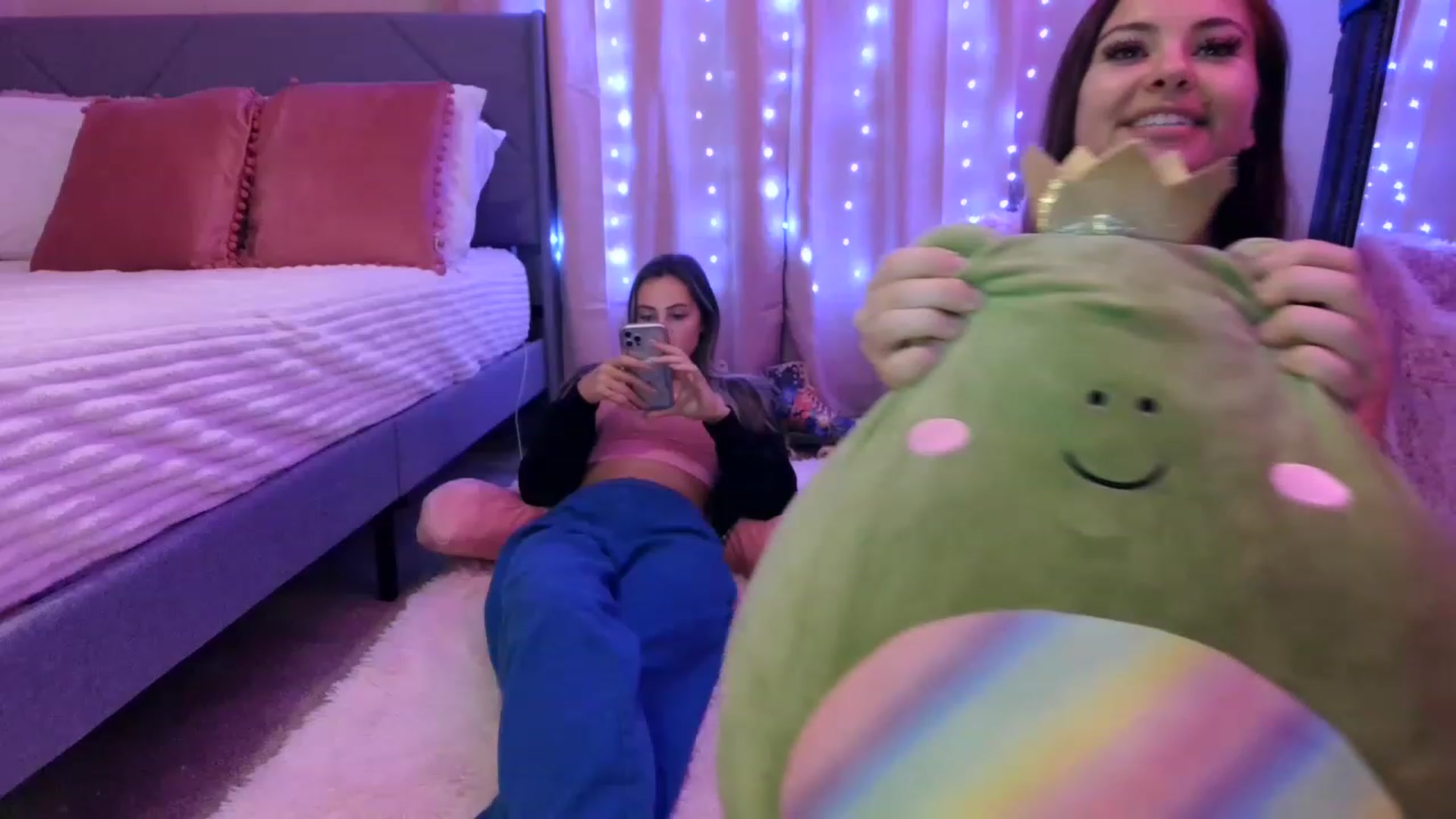 Gallery image thumbnail from Redheademmi's myfreecams stream on, 02/07/2023, 04:55 image 8 of 20