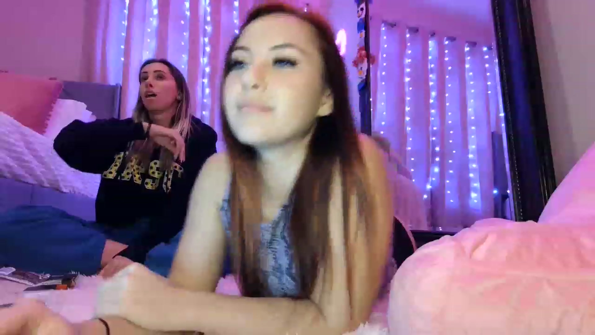 Gallery image thumbnail from Redheademmi's myfreecams stream on, 02/08/2023, 04:33 image 13 of 20