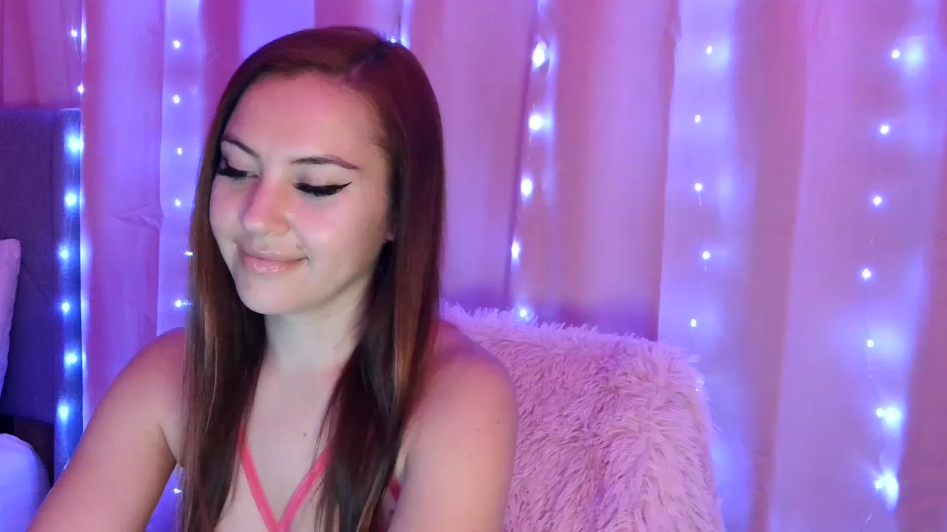 Gallery image thumbnail from Redheademmi's myfreecams stream on, 02/09/2023, 09:22 image 4 of 20