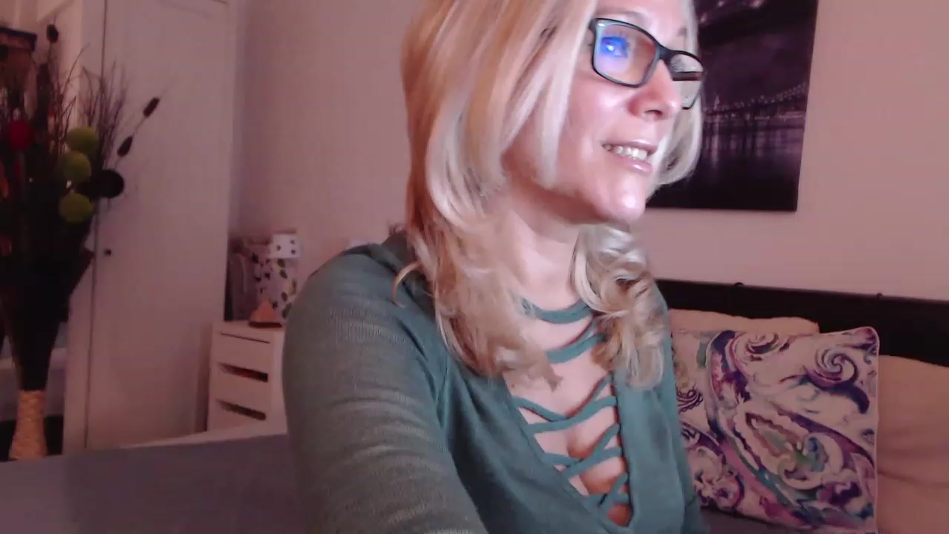 Gallery image thumbnail from Reeya71's myfreecams stream on, 11/15/2022, 02:19 image 6 of 20
