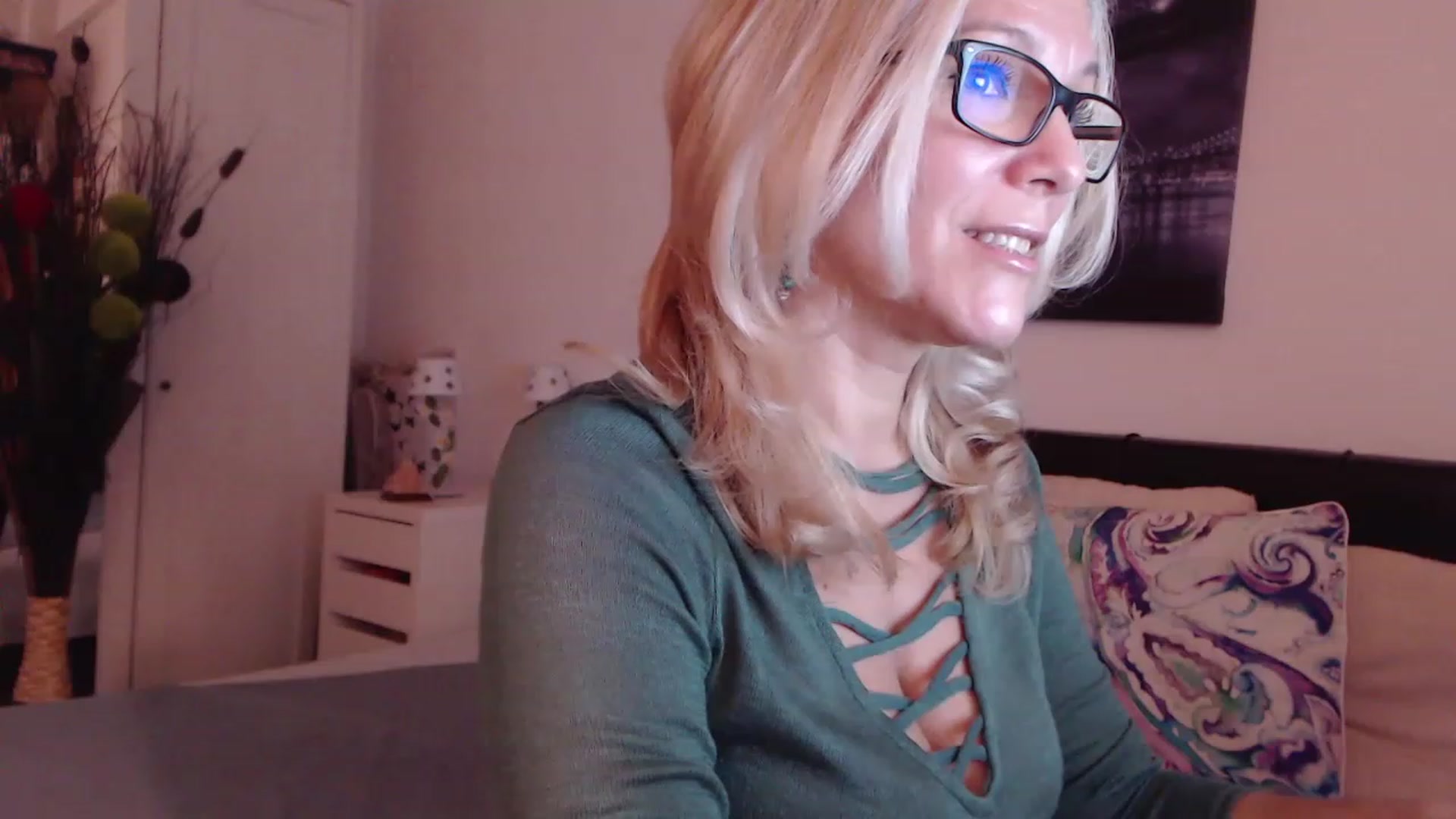 Gallery image thumbnail from Reeya71's myfreecams stream on, 11/15/2022, 02:19 image 3 of 20