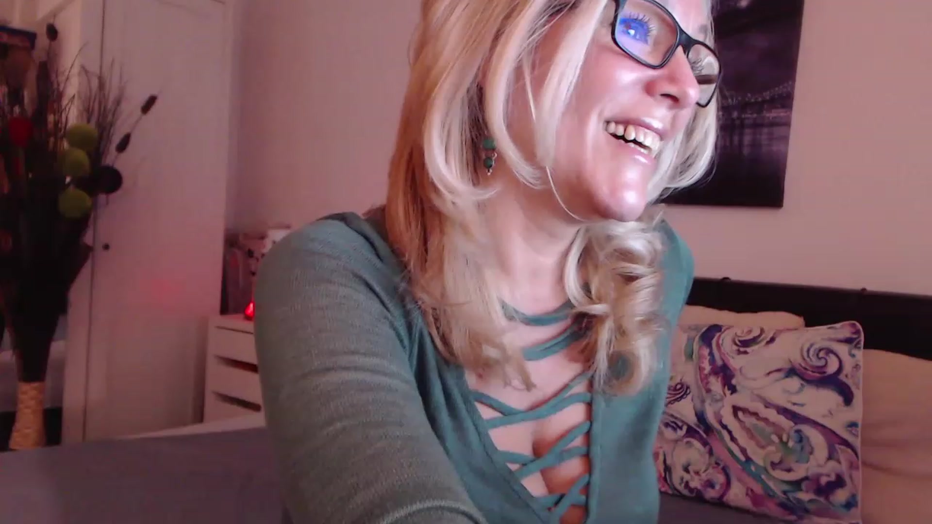 Gallery image thumbnail from Reeya71's myfreecams stream on, 11/15/2022, 02:19 image 16 of 20